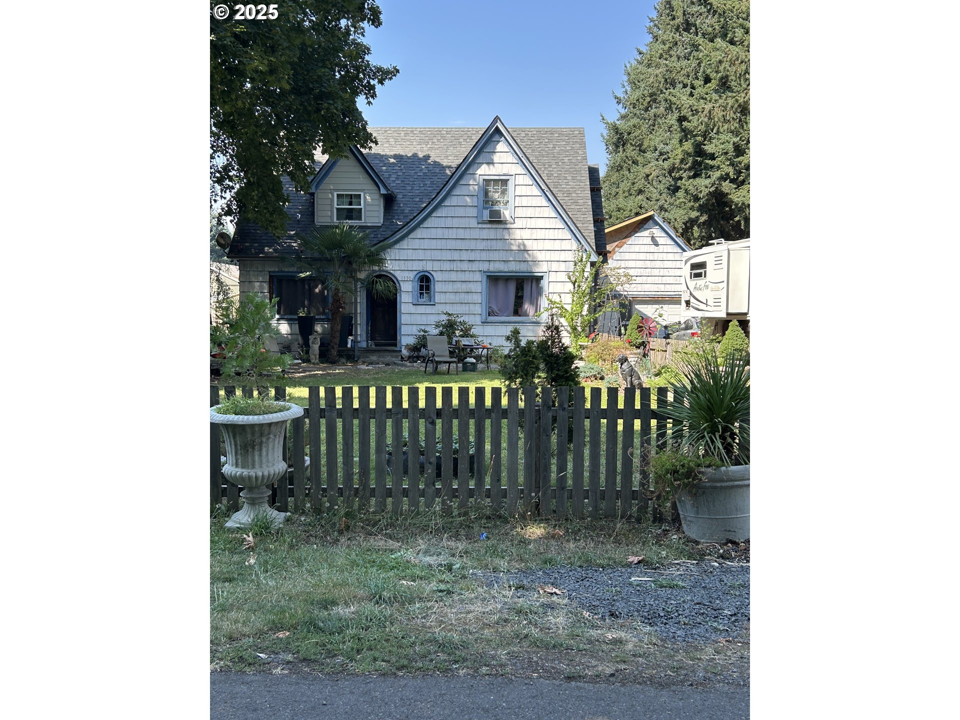 1130 Anderson Ln Property Photo 2