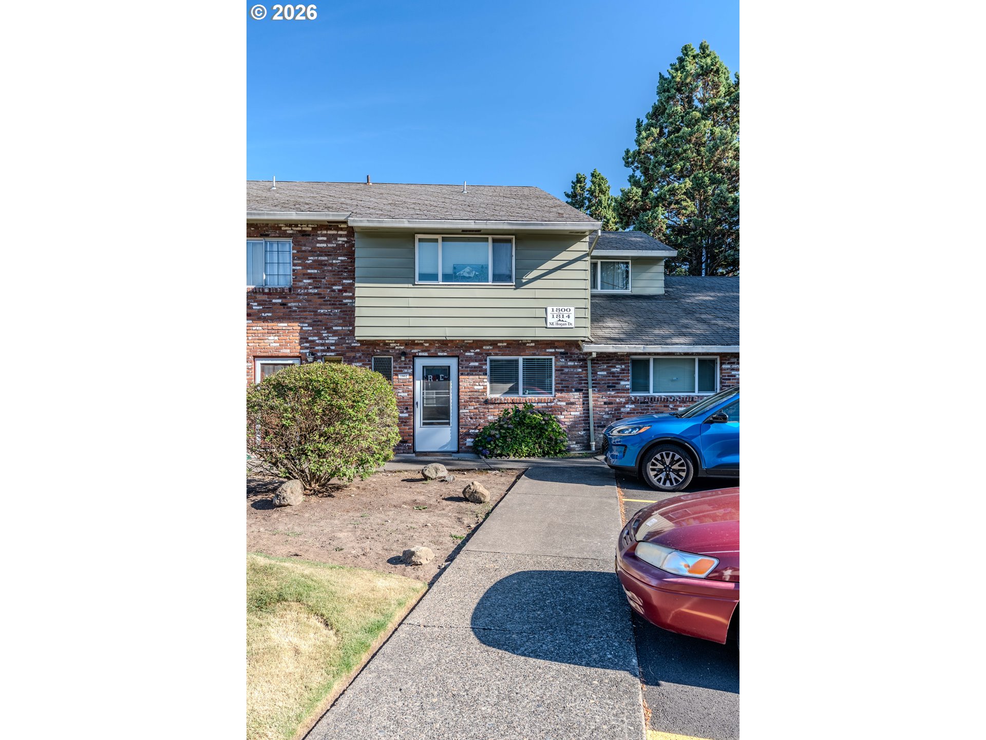 1802 Ne Hogan Dr Property Photo 4