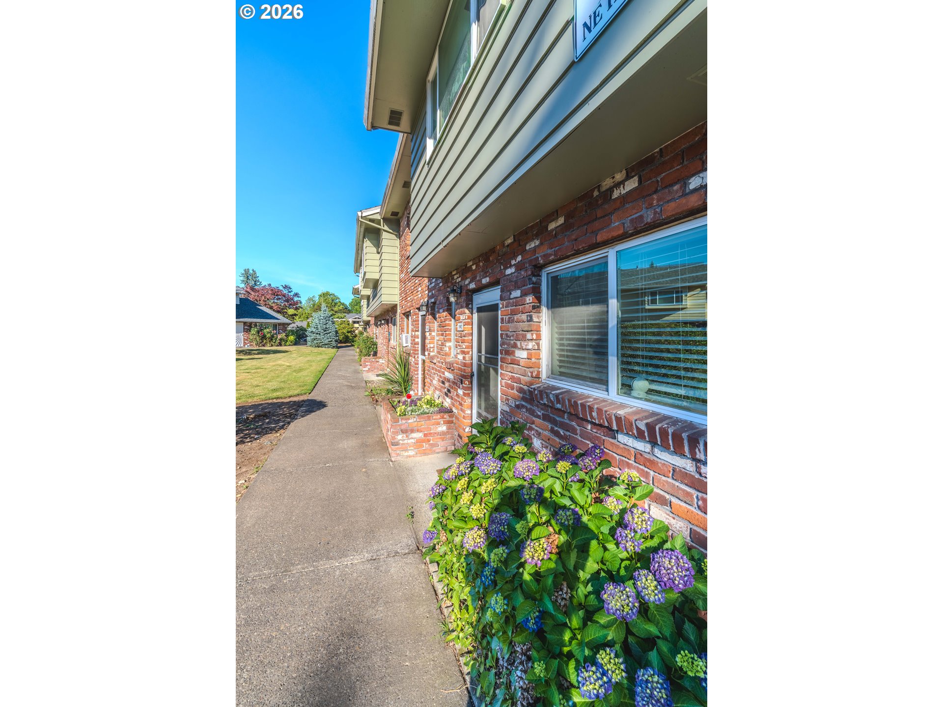 1802 Ne Hogan Dr Property Photo 6