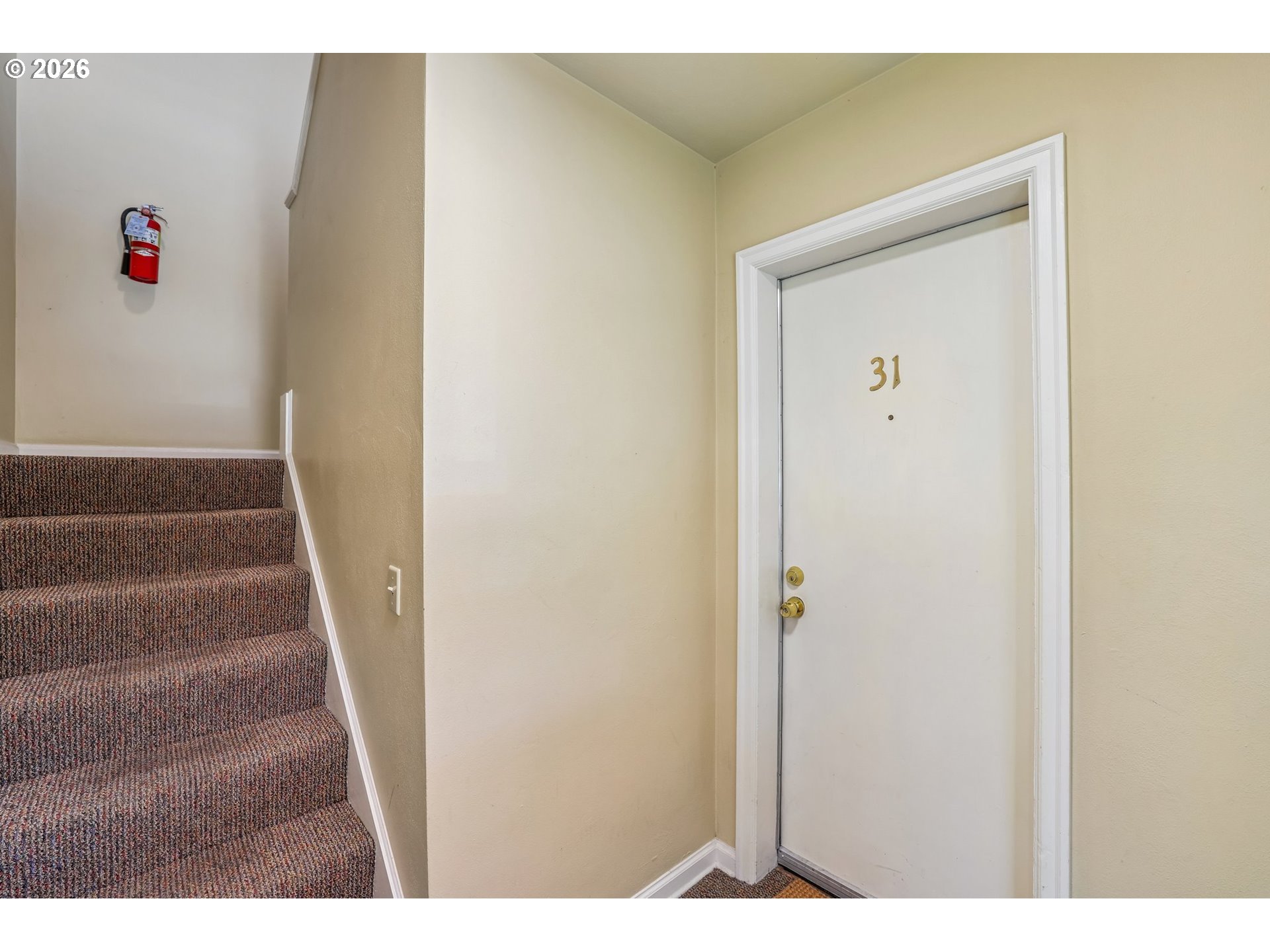2120 Ne Halsey St 31 Property Photo 4