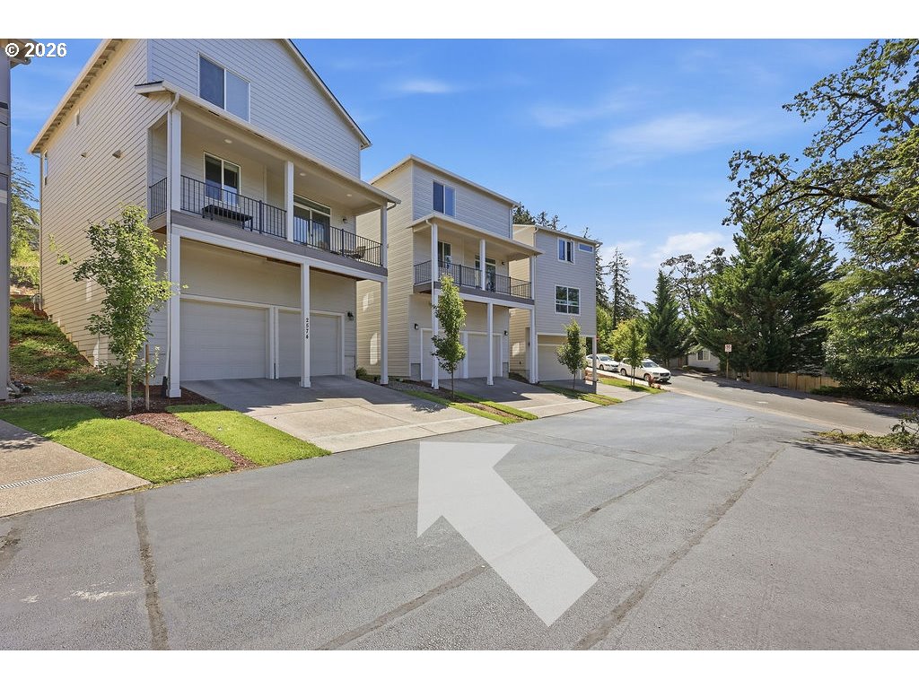 2574 Brackenfern Rd Property Photo 4