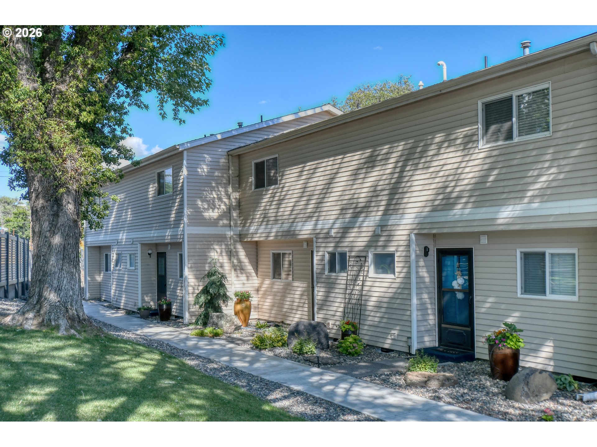 1900 Nw Carden Ave 2 Property Photo 1