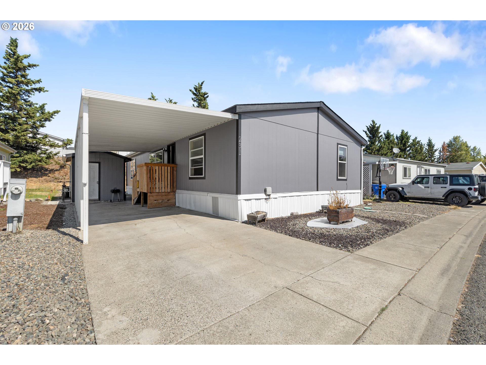 231 Owyhee Ln Property Photo 1