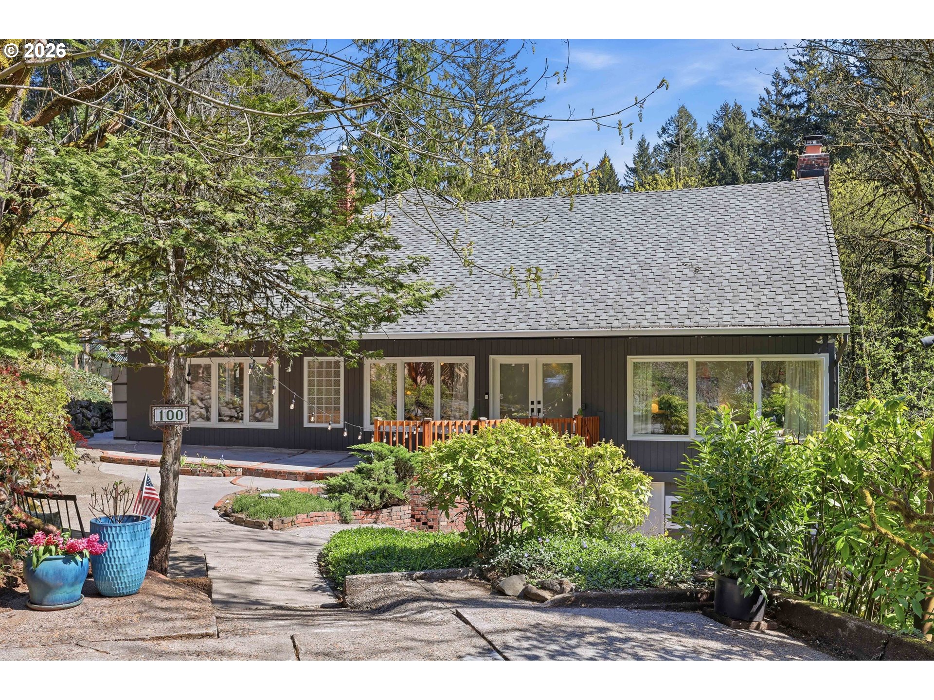 100 NW PITTOCK AVE Property Photo 1