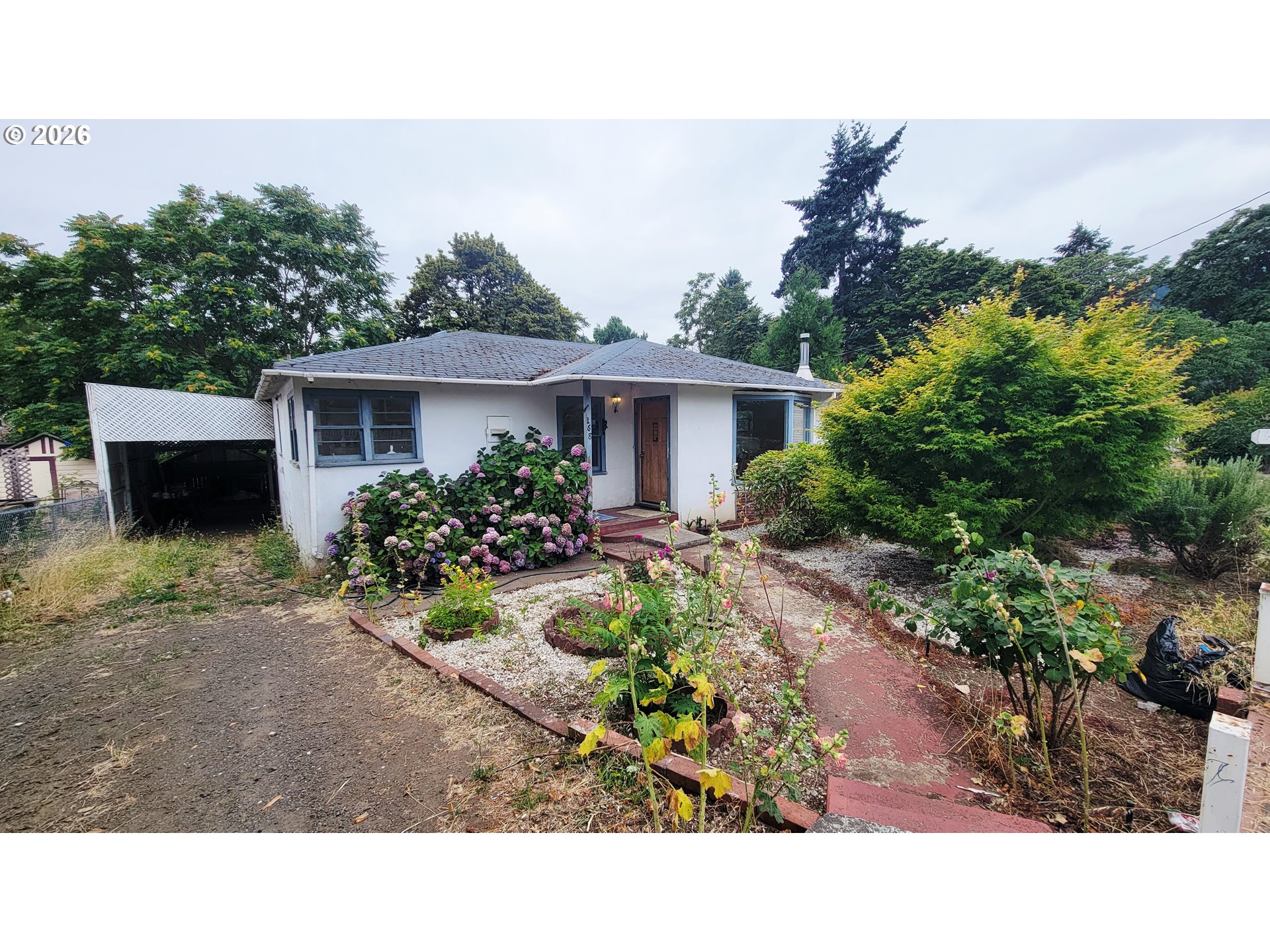 168 Ne Broadway St Property Photo 2