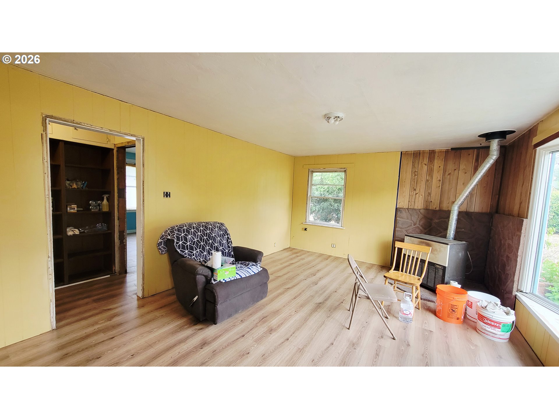 168 Ne Broadway St Property Photo 3