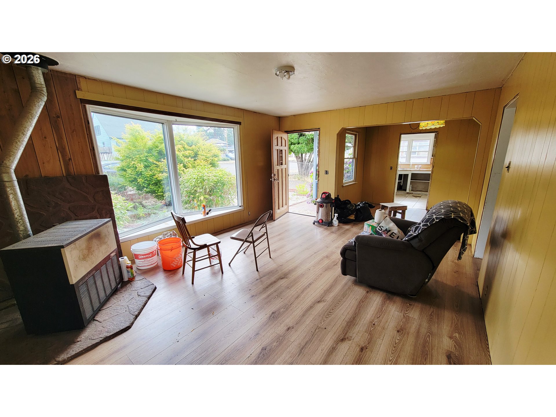 168 Ne Broadway St Property Photo 4
