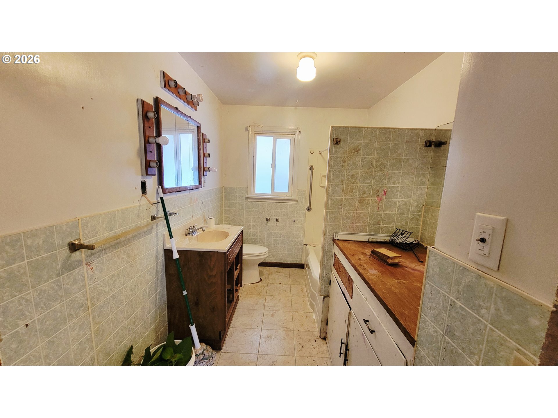 168 Ne Broadway St Property Photo 13