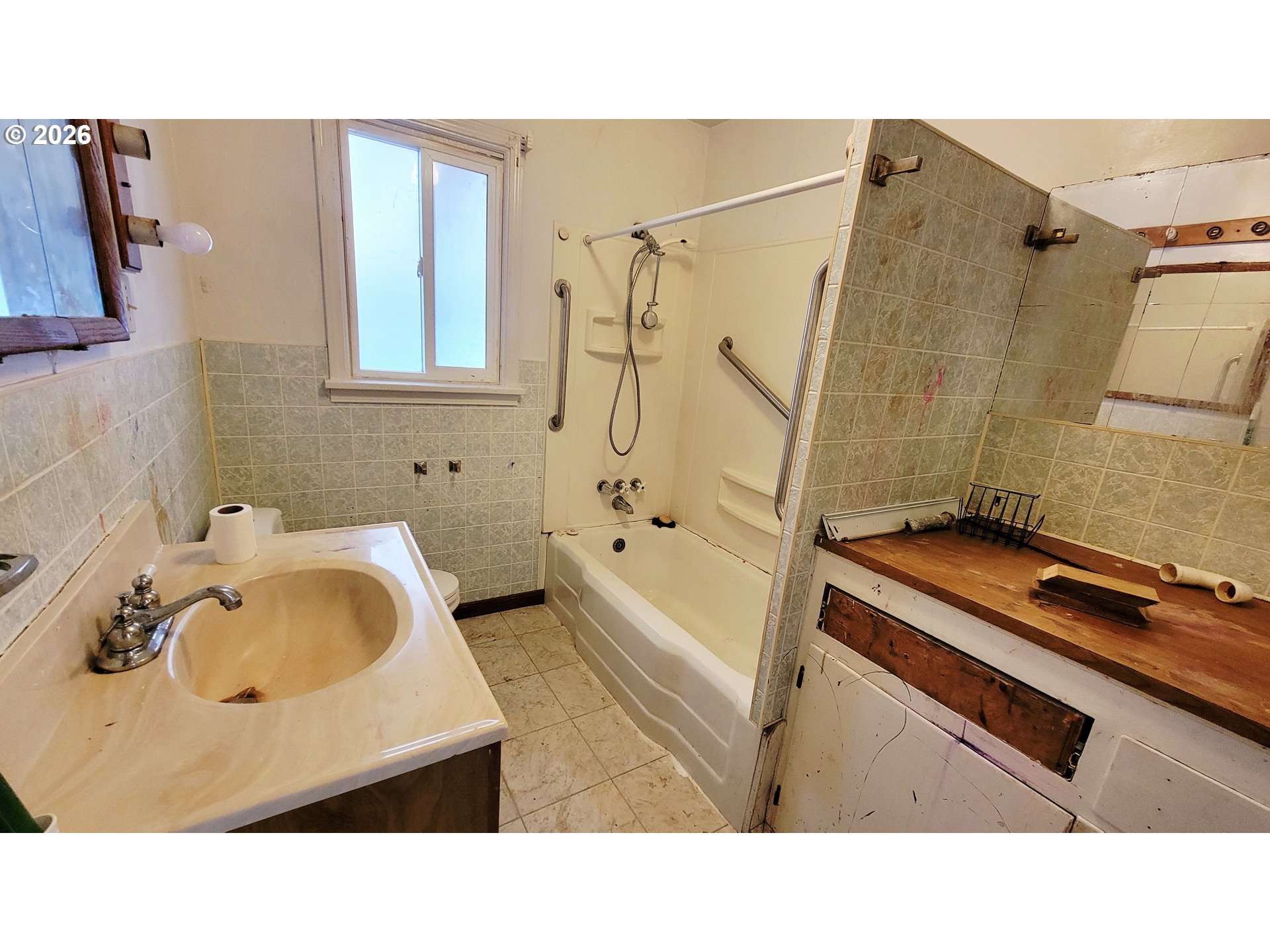 168 Ne Broadway St Property Photo 14