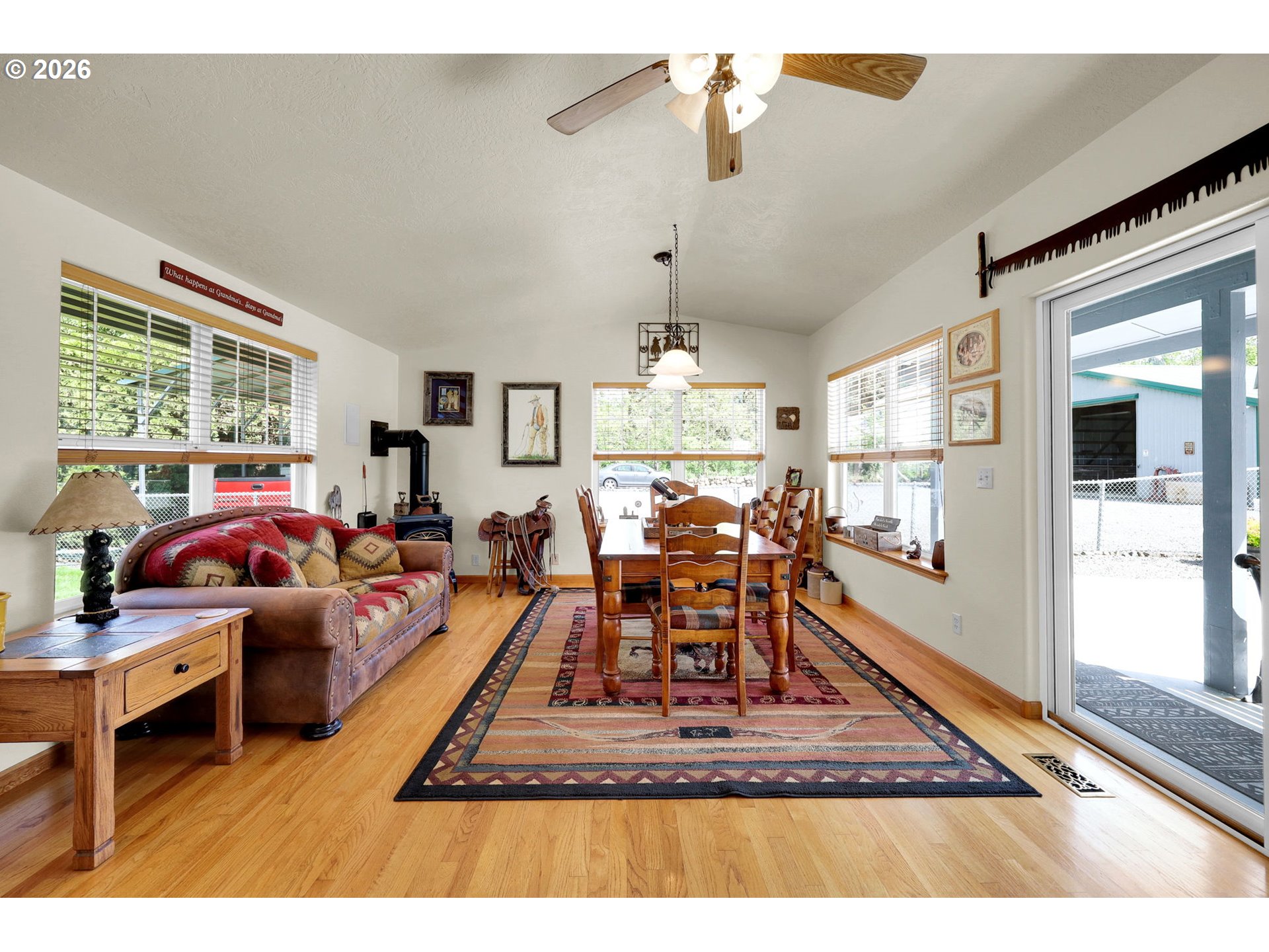 37410 Hills Creek Rd Property Photo 4