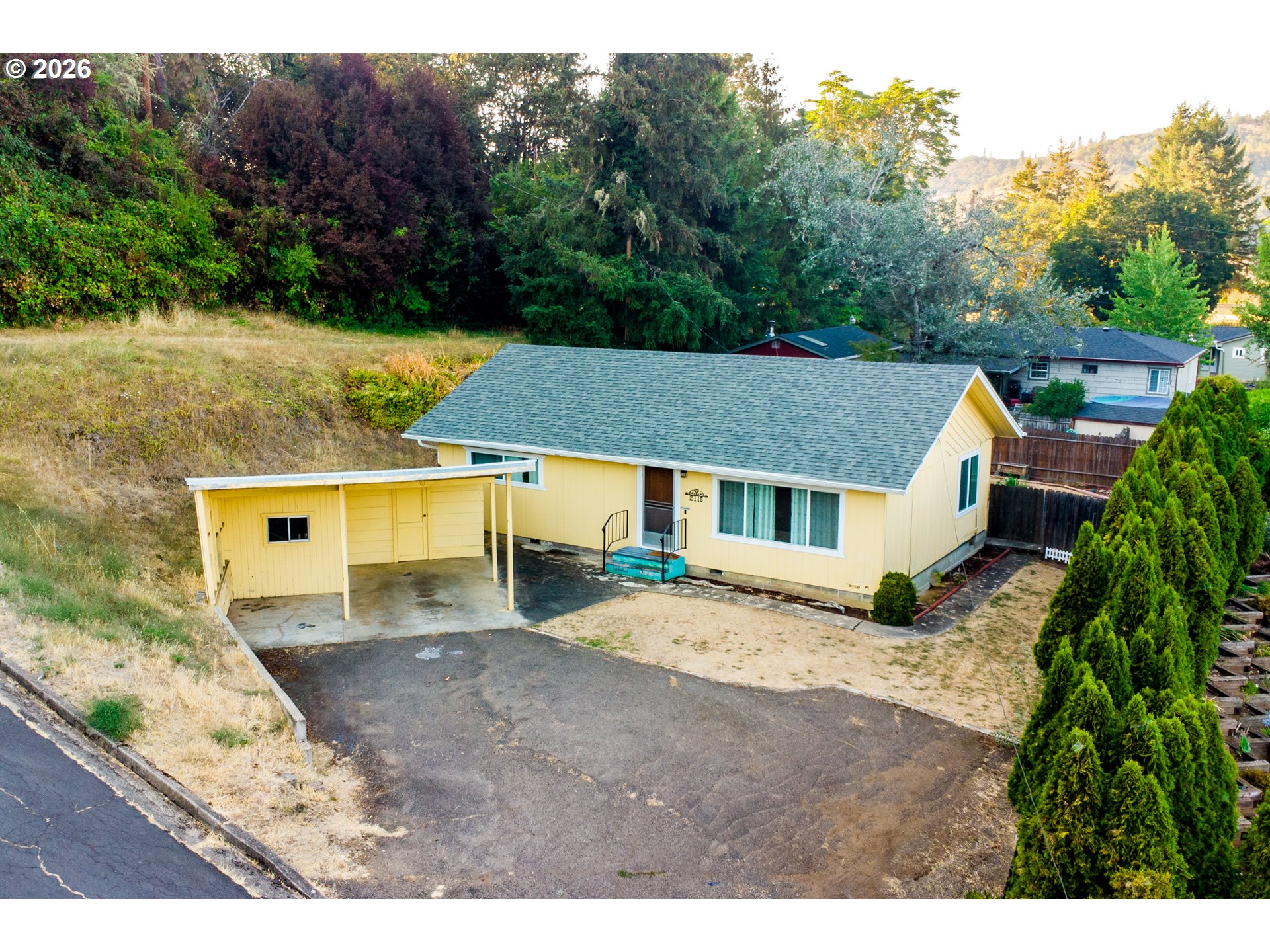 2118 Se Chinaberry Ave Property Photo 1