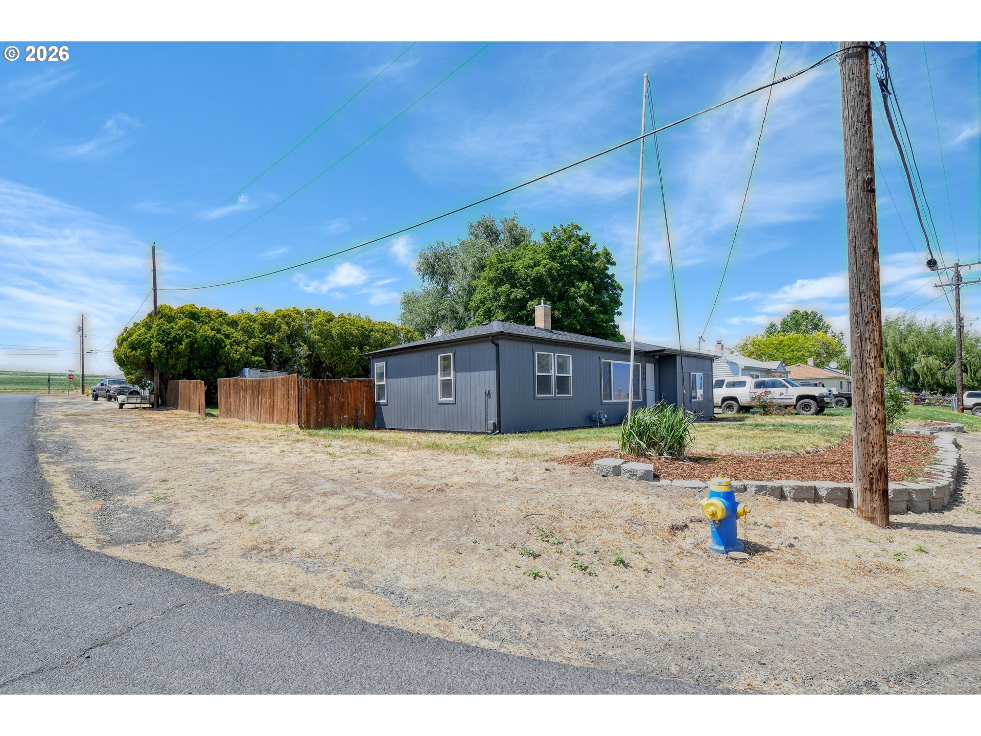 889 Sw Birch St Property Photo 2