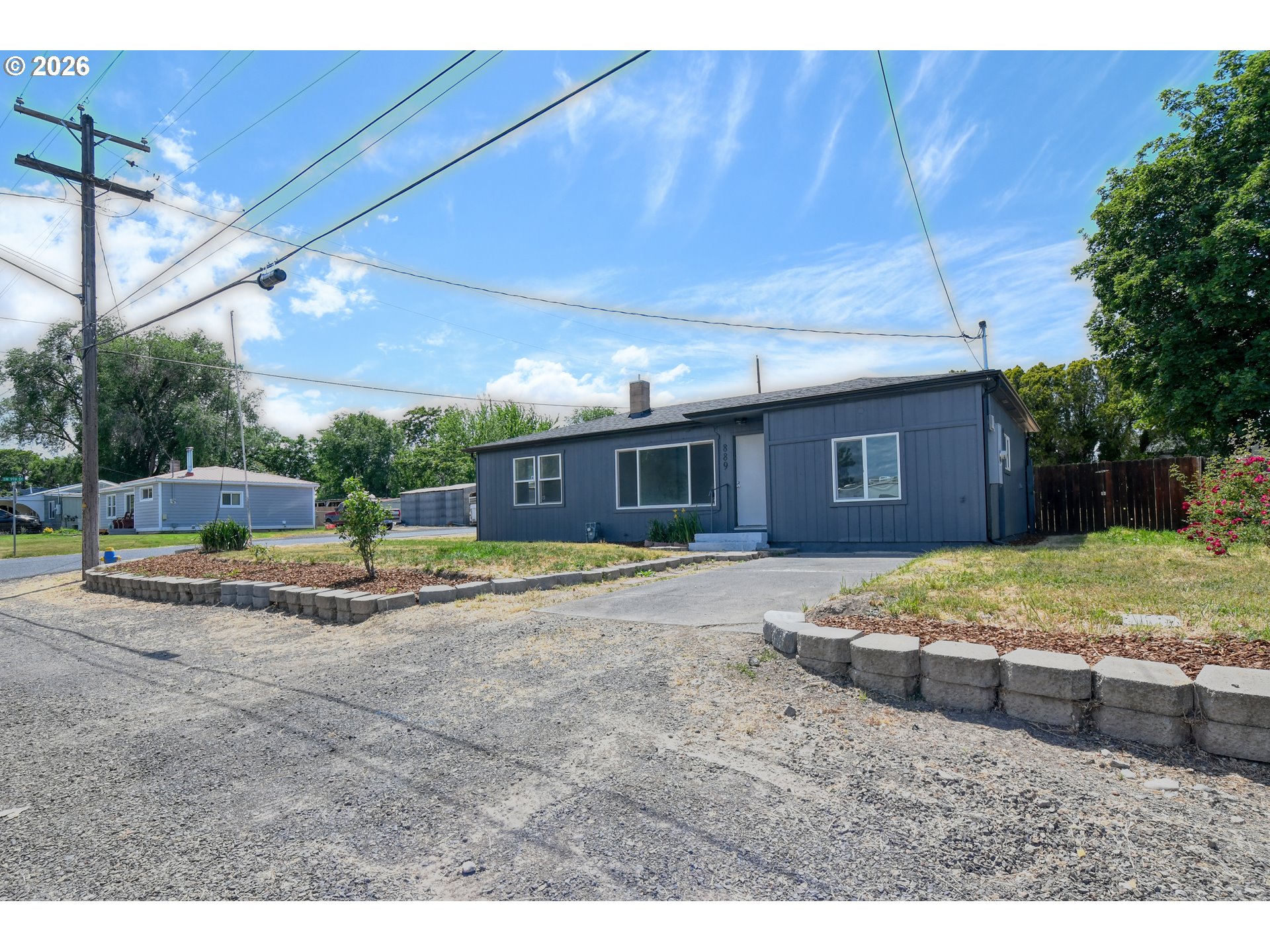 889 Sw Birch St Property Photo 4
