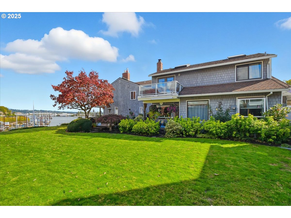 623 N Tomahawk Island Dr Property Photo 1