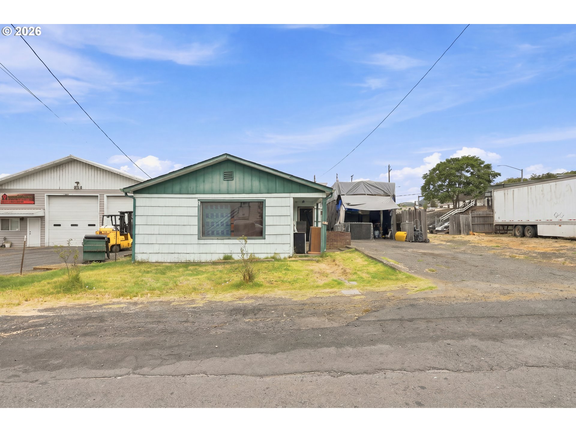 664 Ne Neuner Dr Property Photo 1