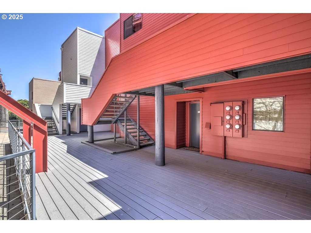 1040 Nw Naito Pkwy O-9 Property Photo 1