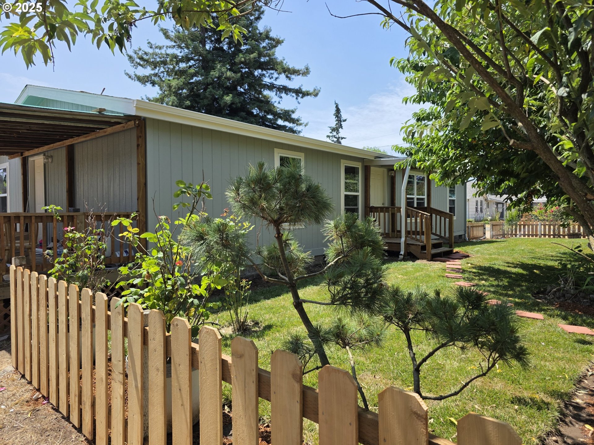 2110 Ne Willamette Ave Property Photo 1