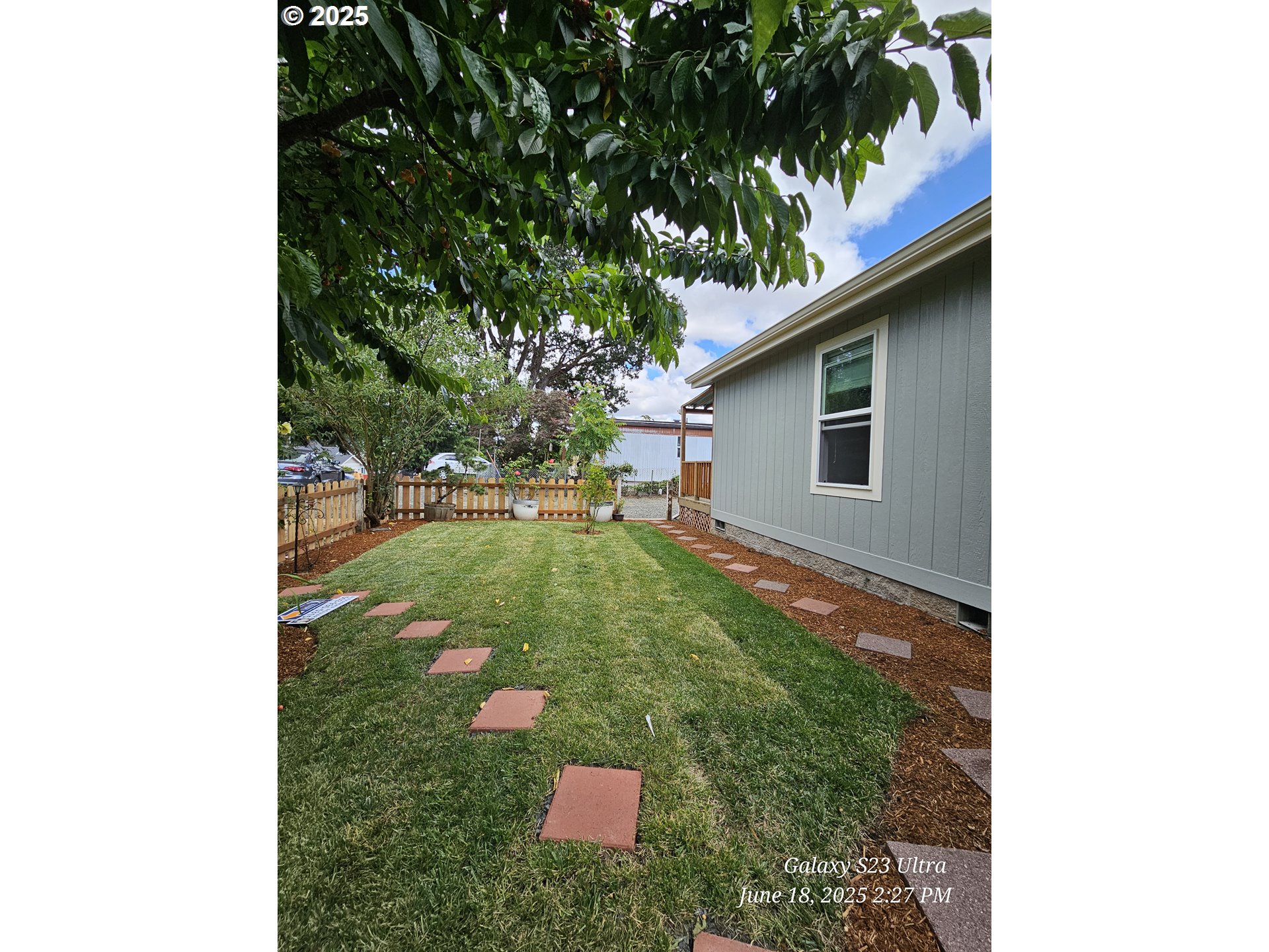 2110 Ne Willamette Ave Property Photo 2