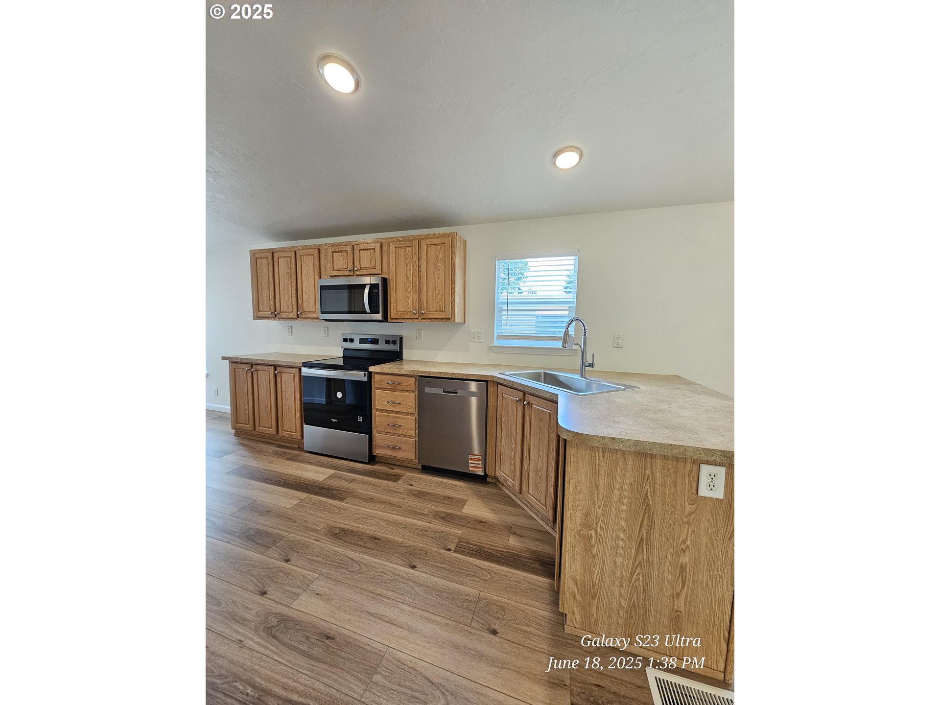 2110 Ne Willamette Ave Property Photo 7