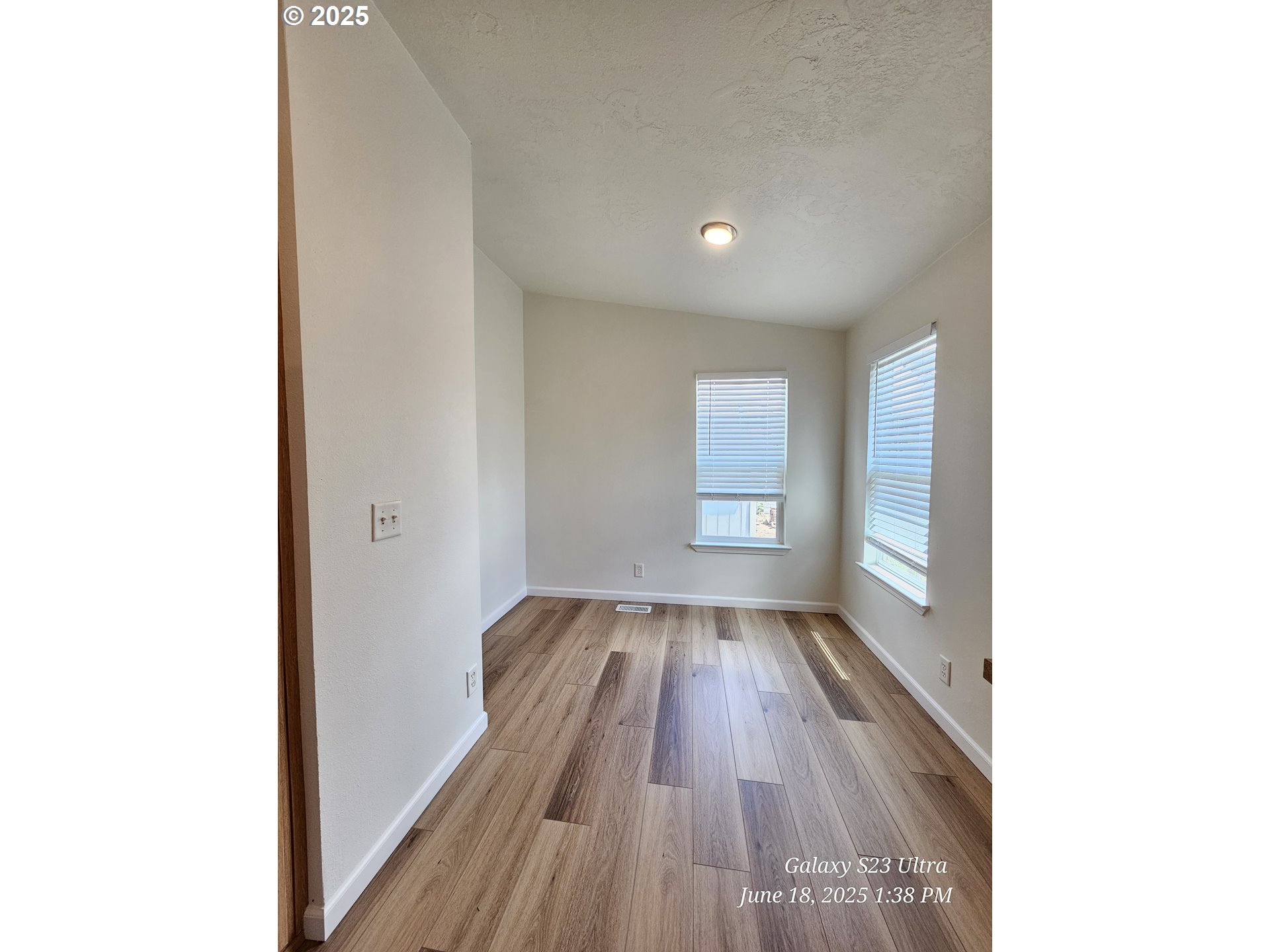 2110 Ne Willamette Ave Property Photo 8