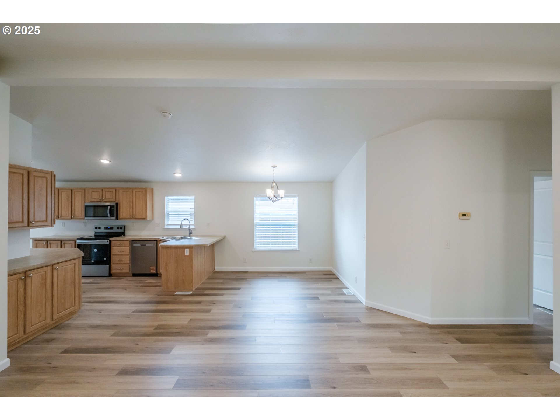 2110 Ne Willamette Ave Property Photo 10