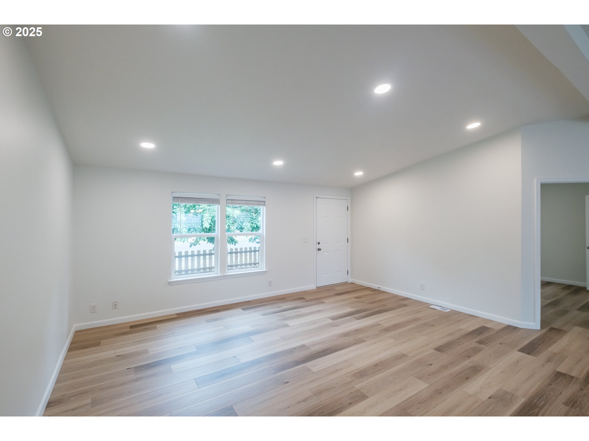 2110 Ne Willamette Ave Property Photo 11