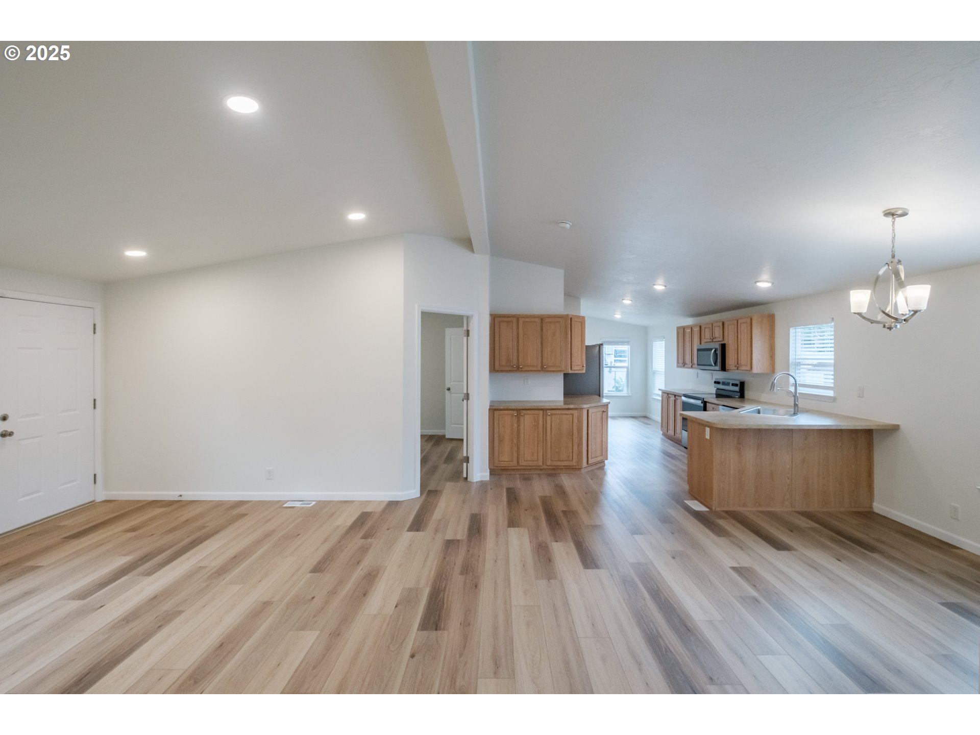 2110 Ne Willamette Ave Property Photo 12
