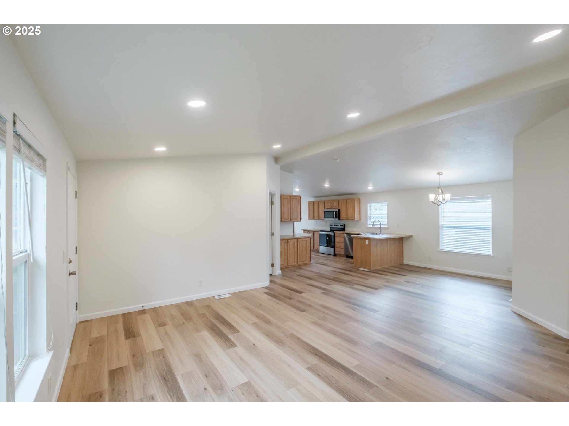 2110 Ne Willamette Ave Property Photo 14