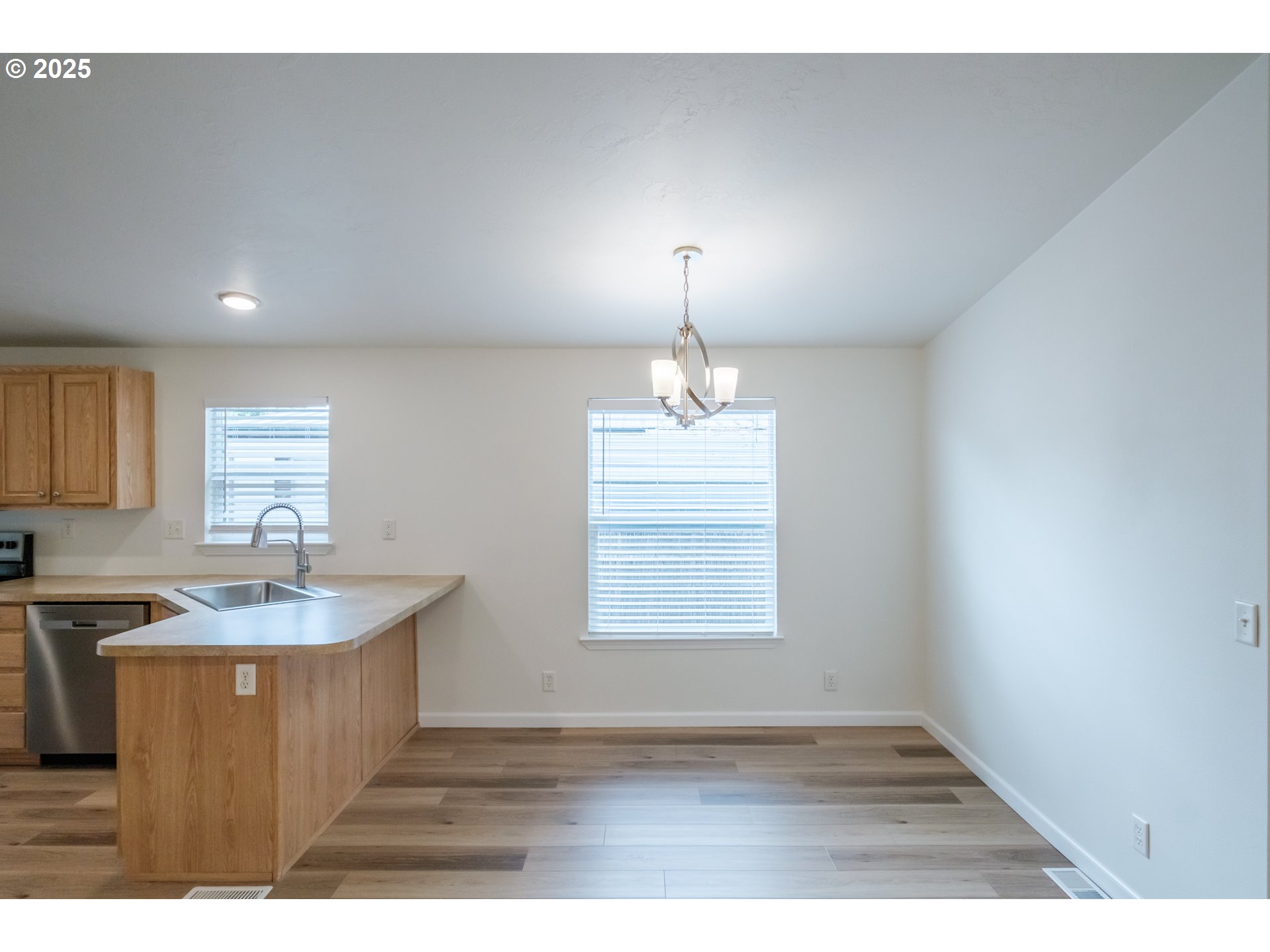 2110 Ne Willamette Ave Property Photo 15