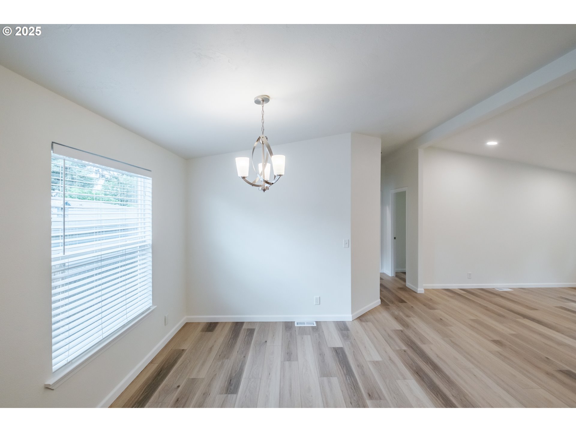 2110 Ne Willamette Ave Property Photo 16