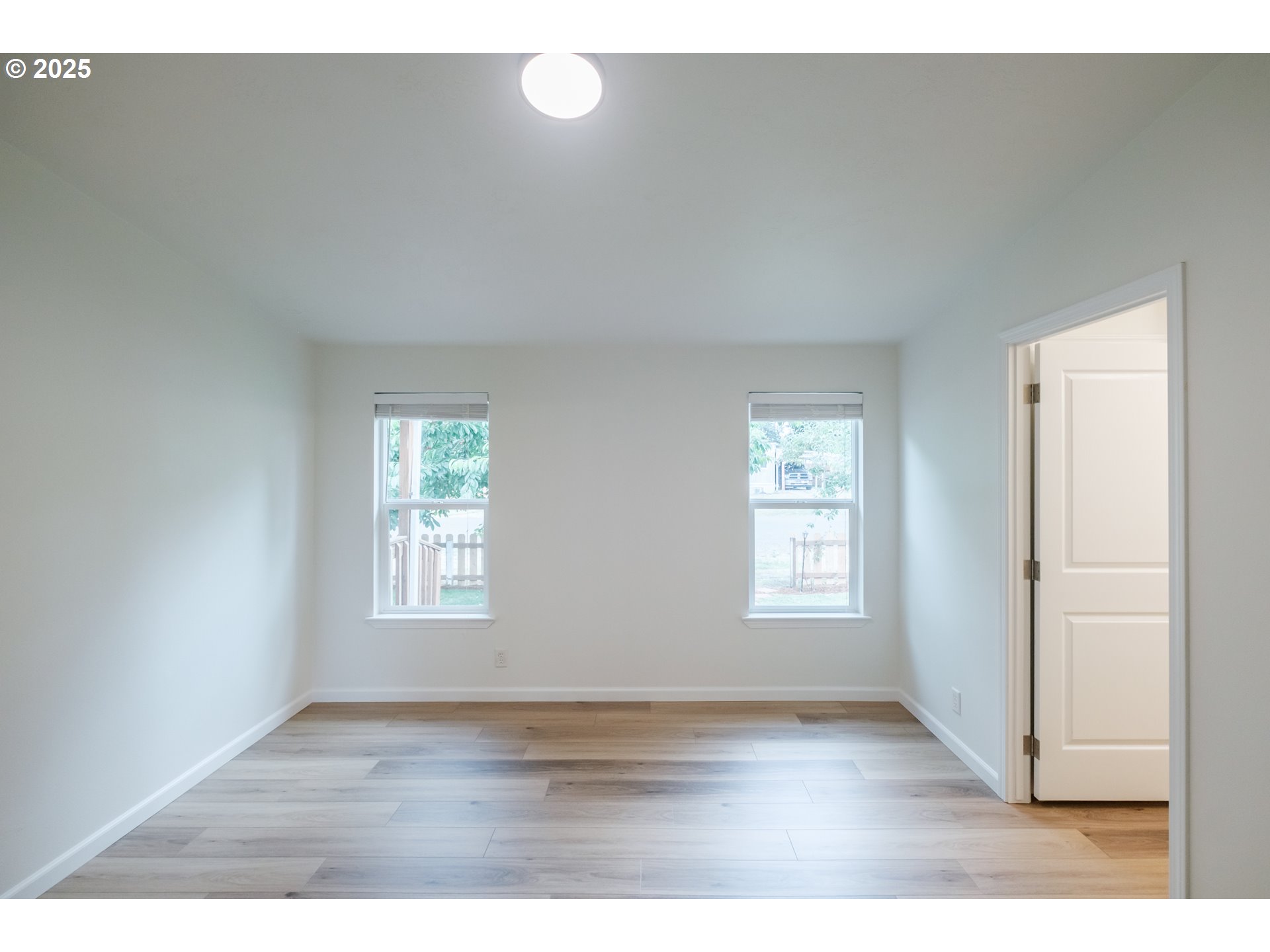 2110 Ne Willamette Ave Property Photo 27