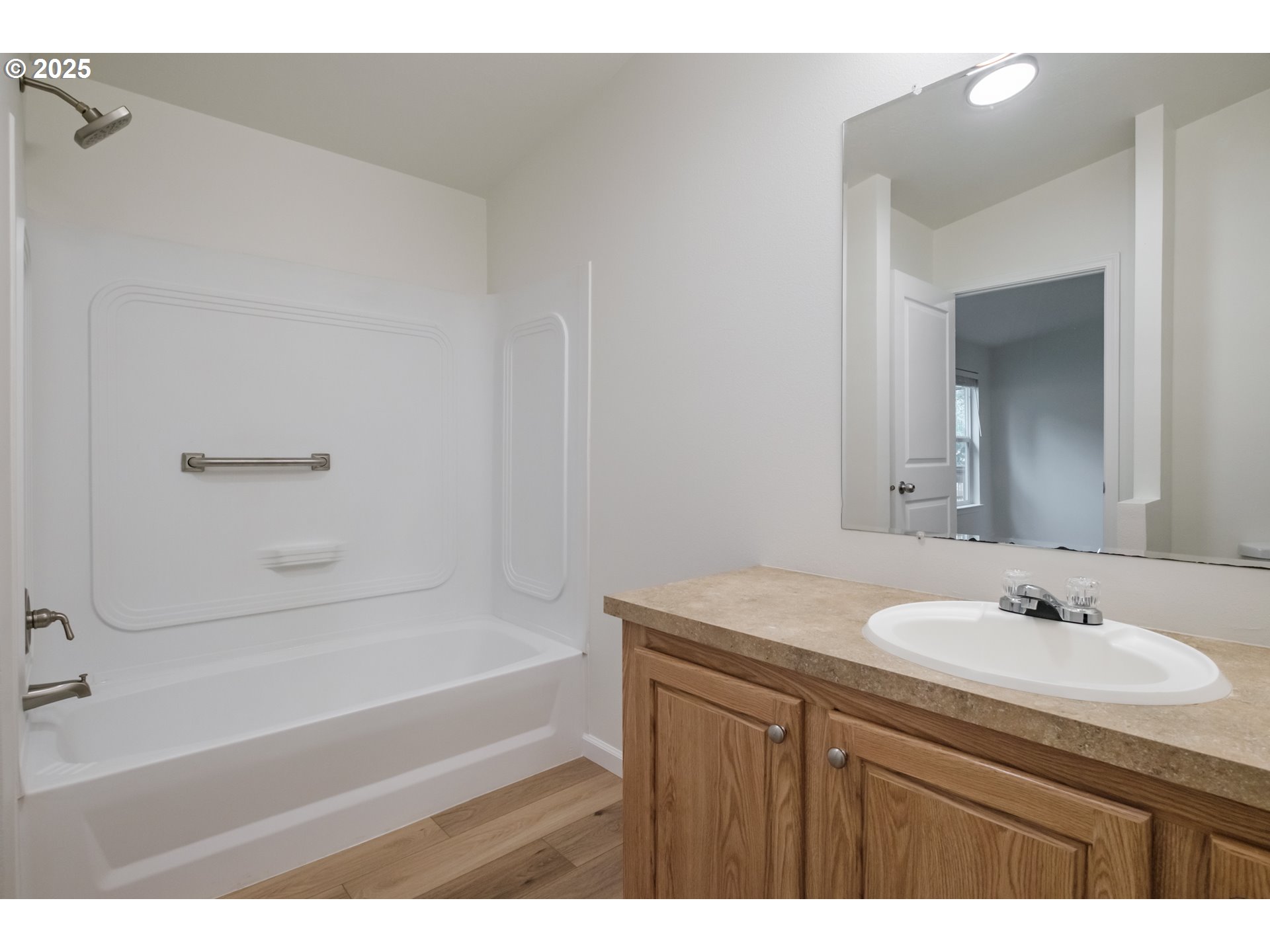2110 Ne Willamette Ave Property Photo 32