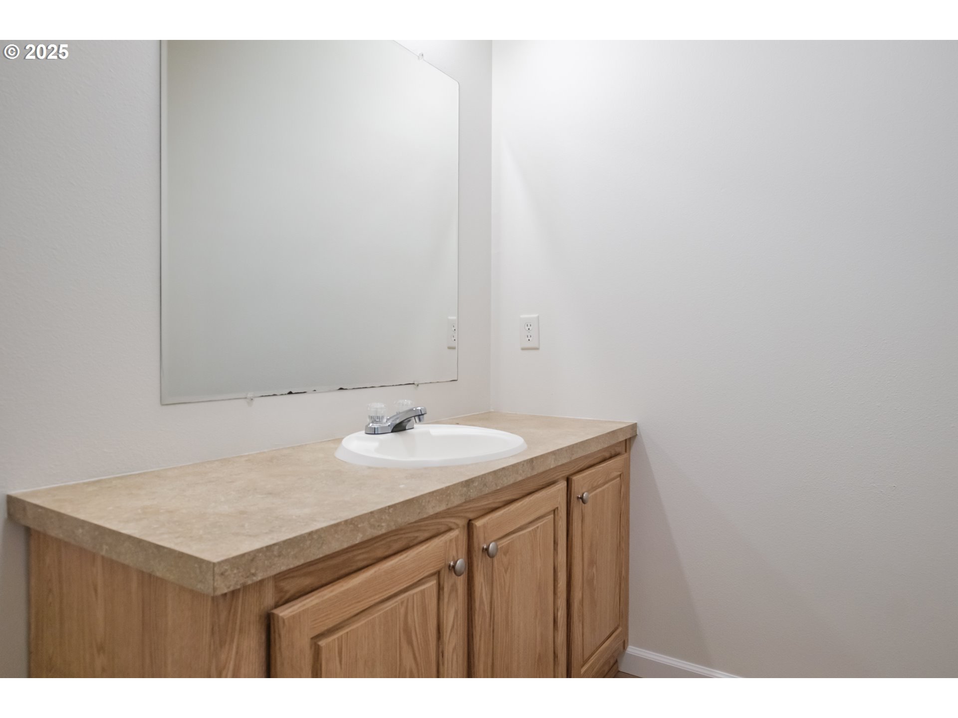 2110 Ne Willamette Ave Property Photo 35