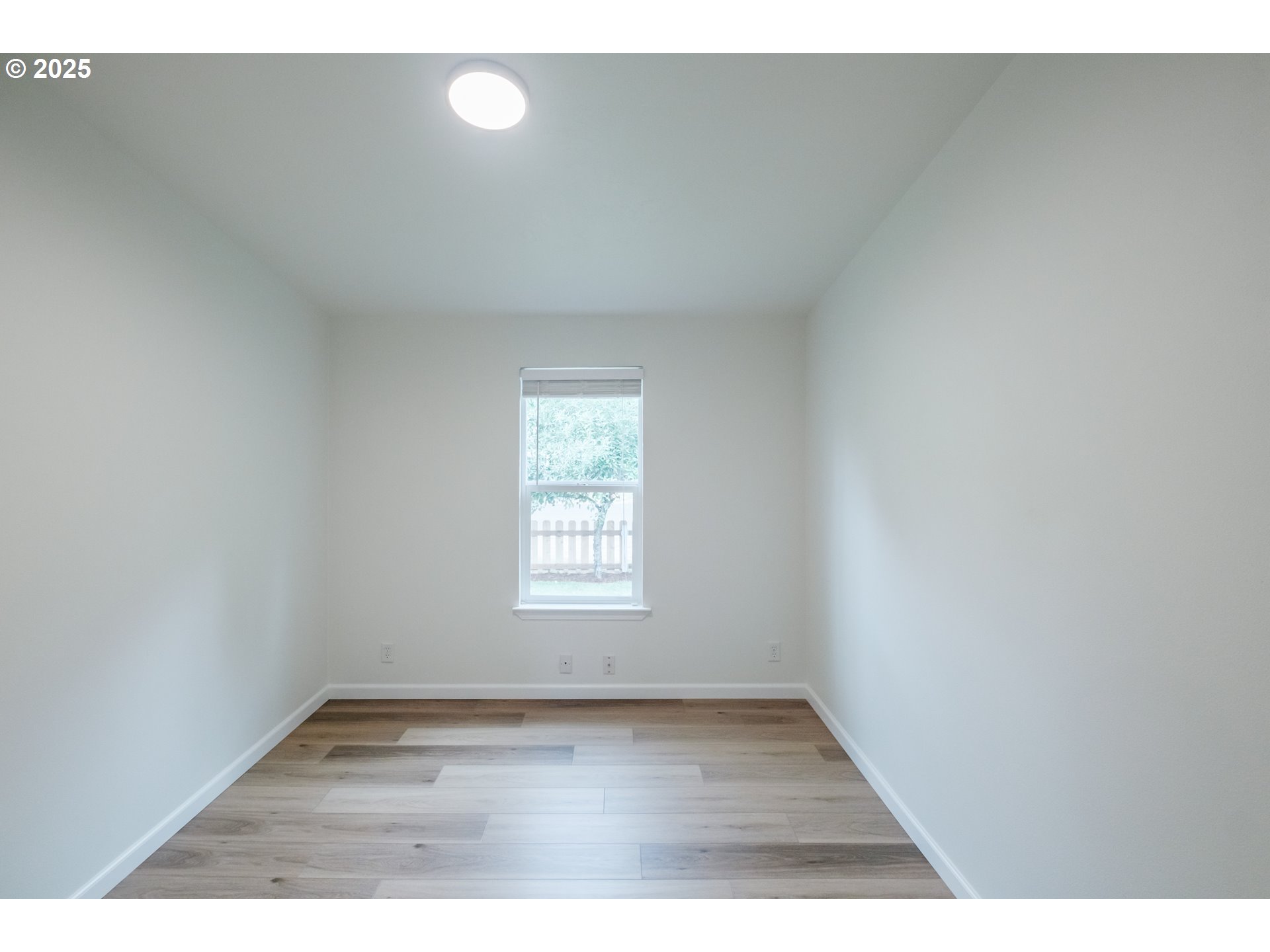 2110 Ne Willamette Ave Property Photo 36