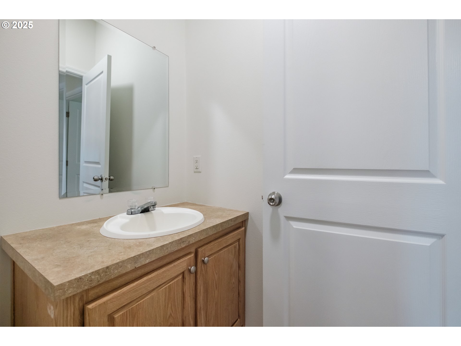 2110 Ne Willamette Ave Property Photo 42