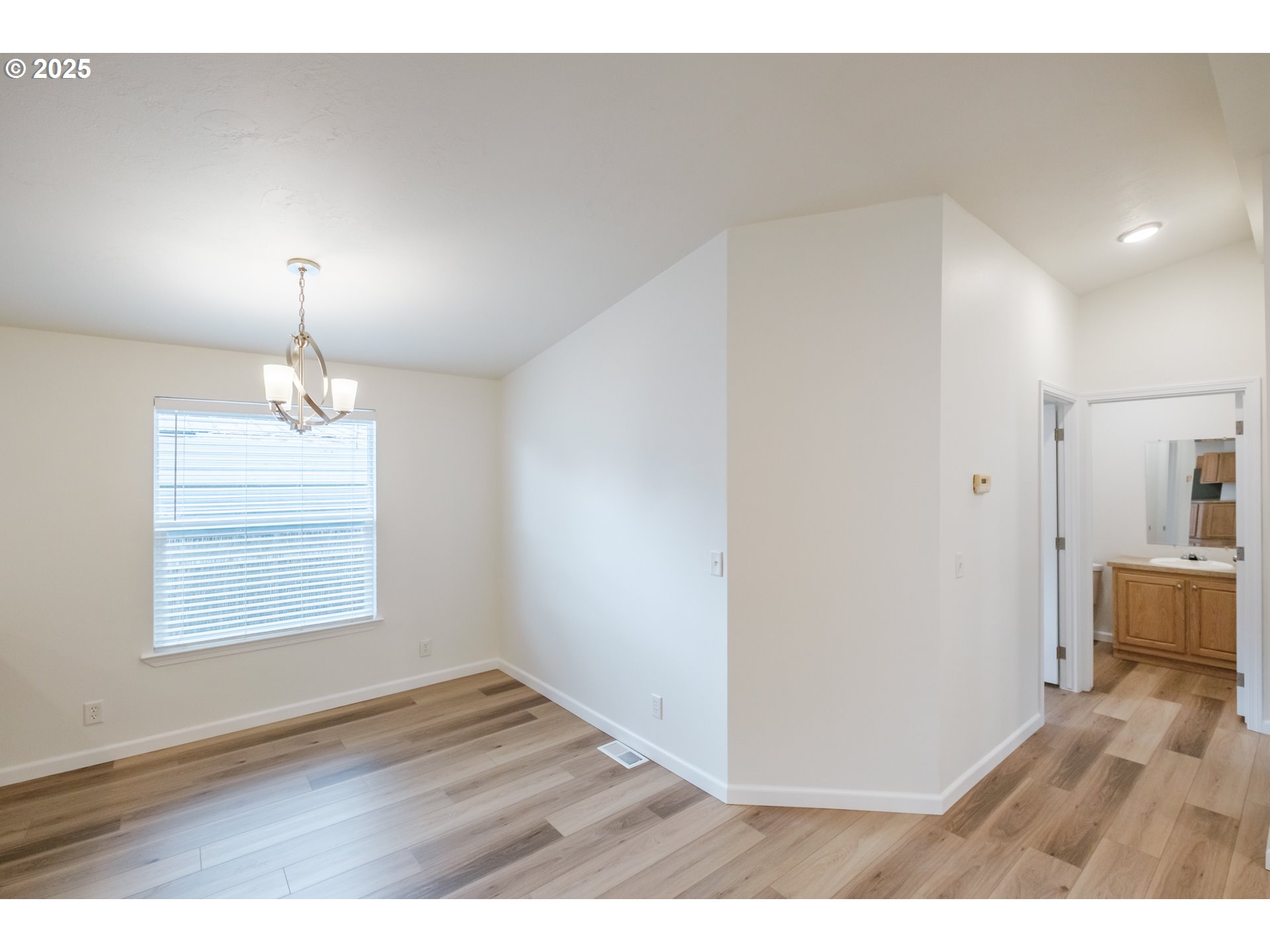 2110 Ne Willamette Ave Property Photo 44