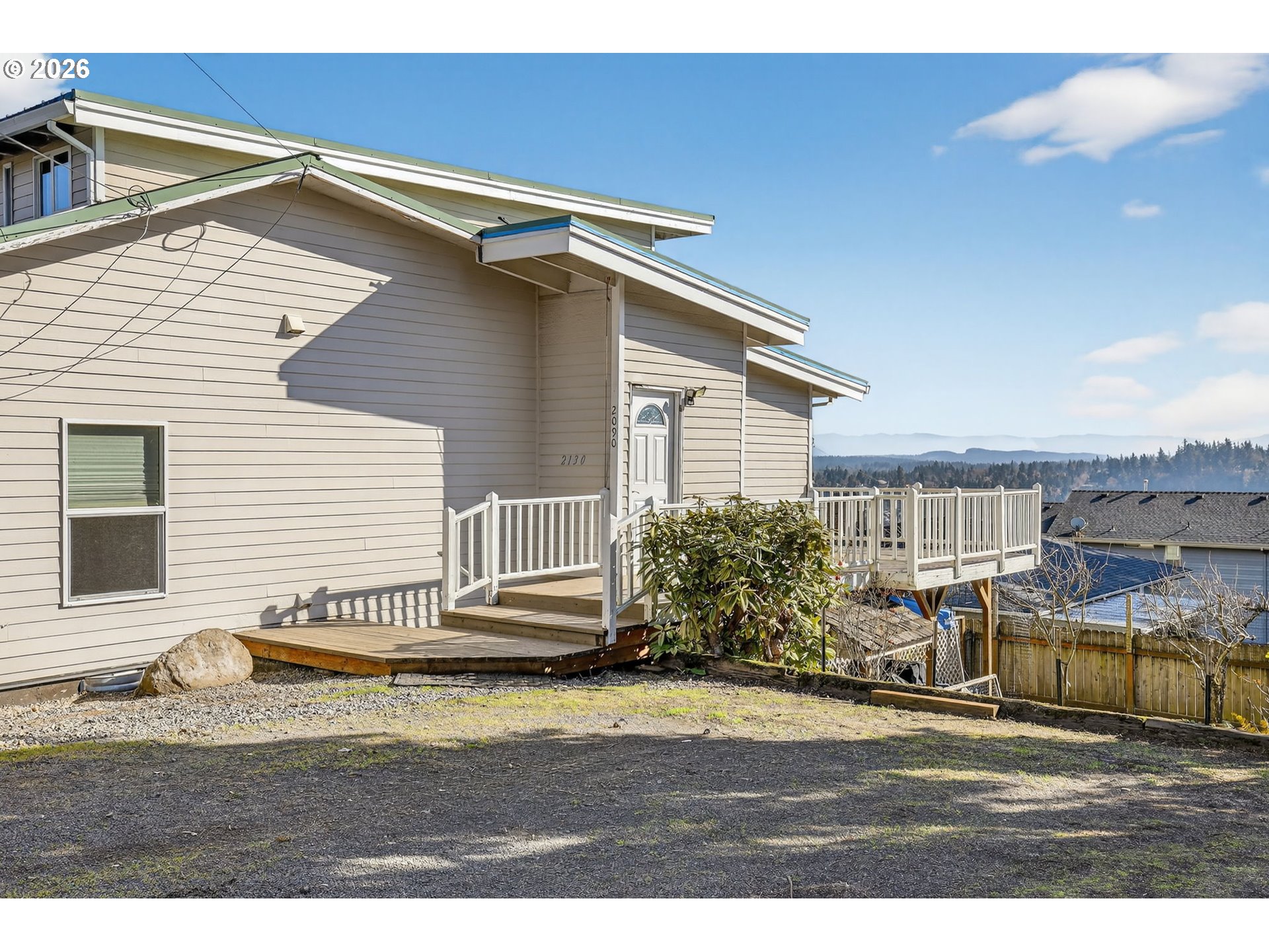 2088 Oak St Property Photo 1