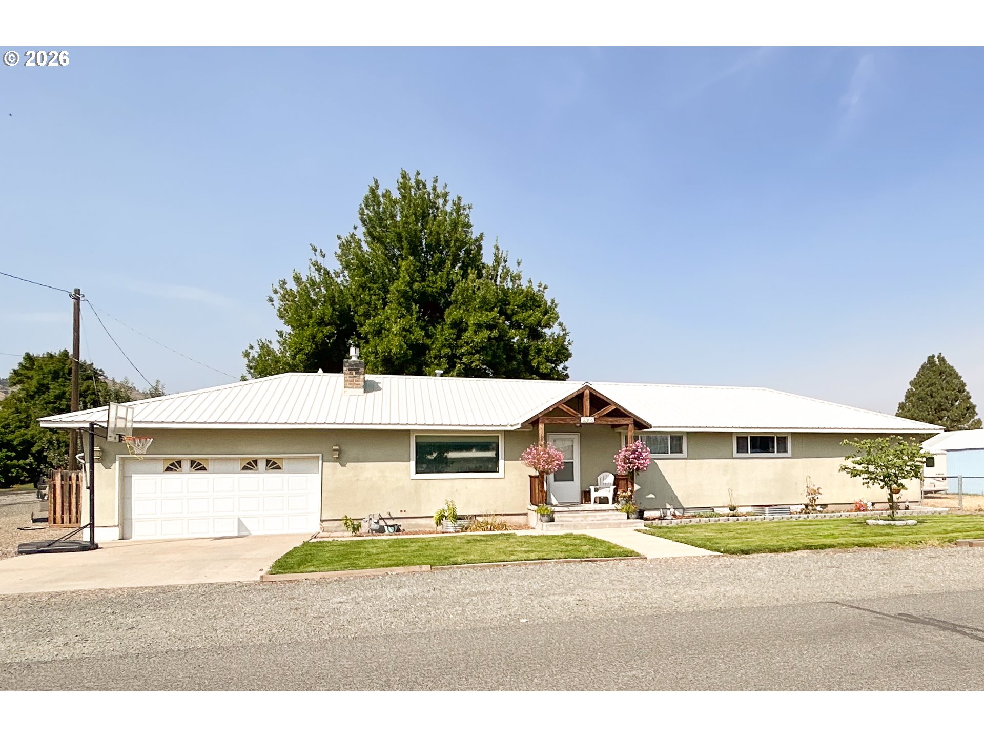 2305 16th St Property Photo 1