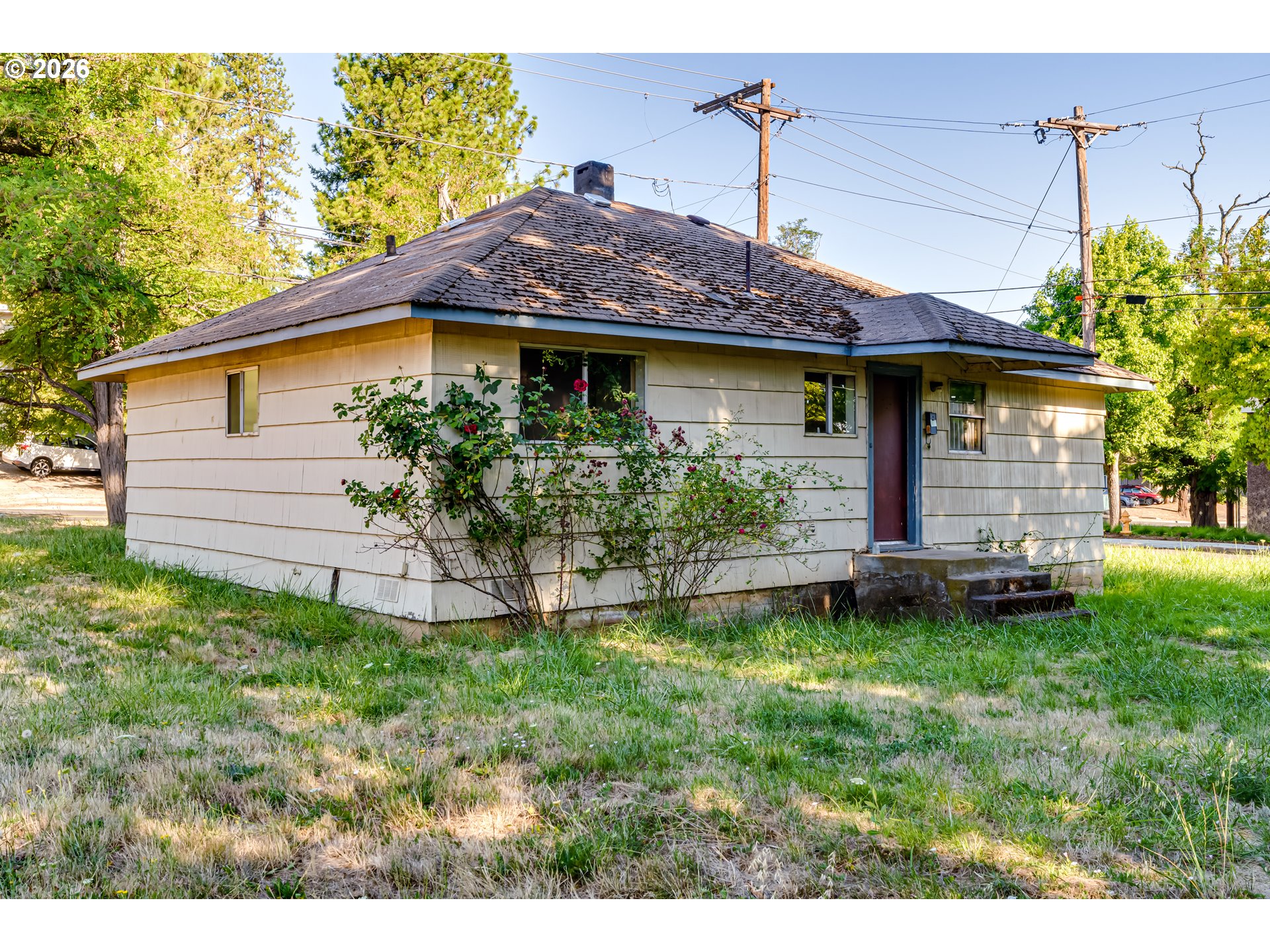 3015 Willamette St Property Photo 2