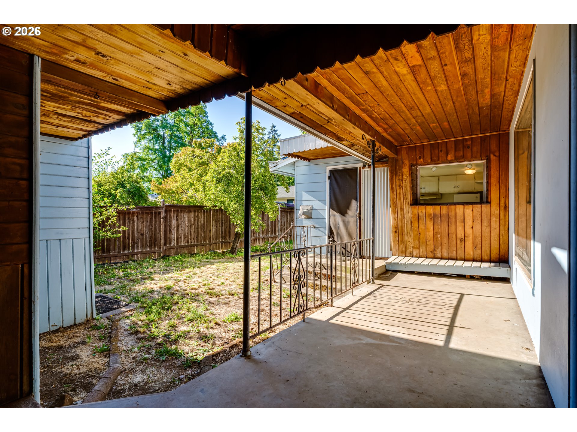 3015 Willamette St Property Photo 11