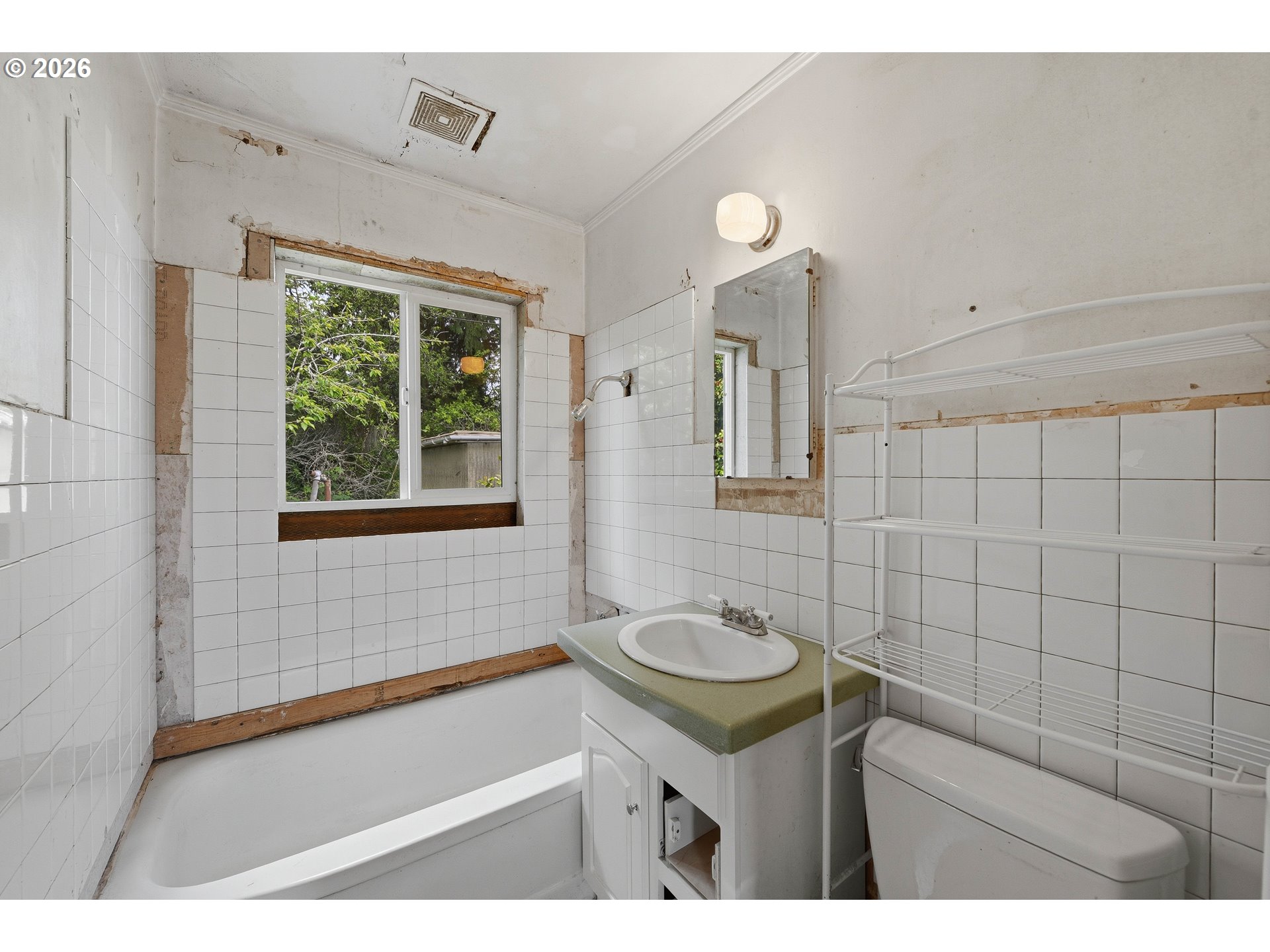 1691 Grant St Property Photo 7
