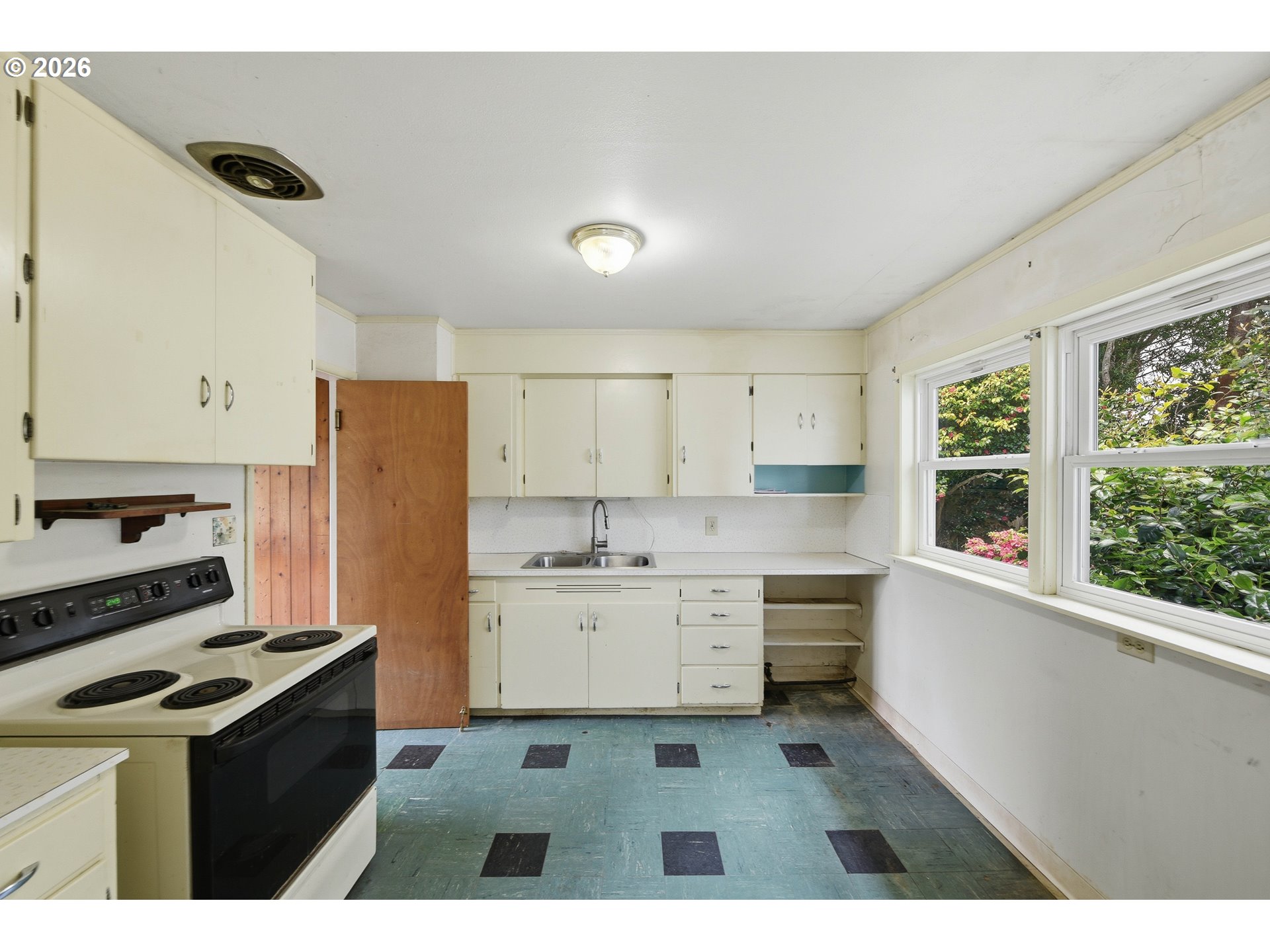 1691 Grant St Property Photo 10