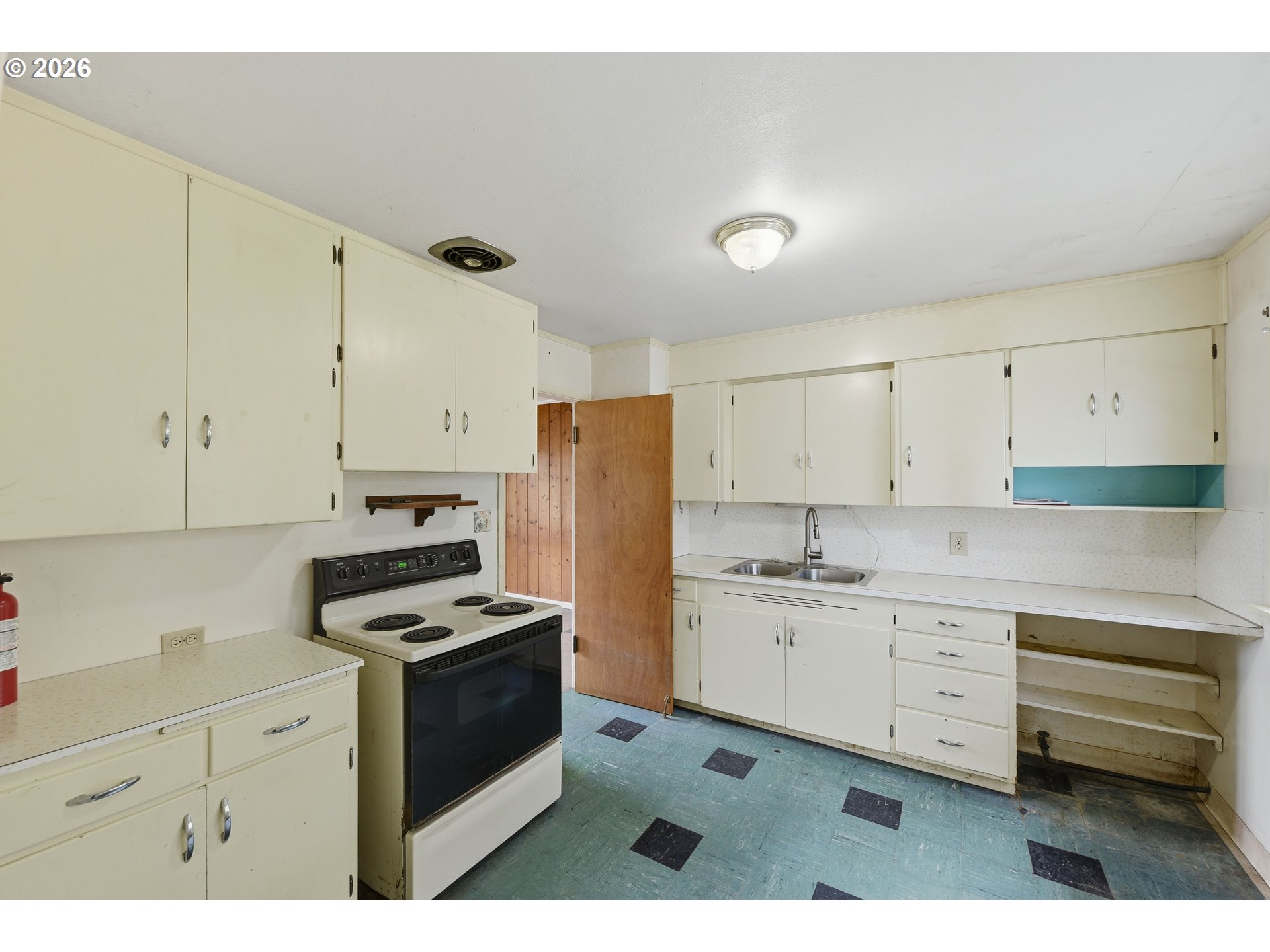 1691 Grant St Property Photo 11