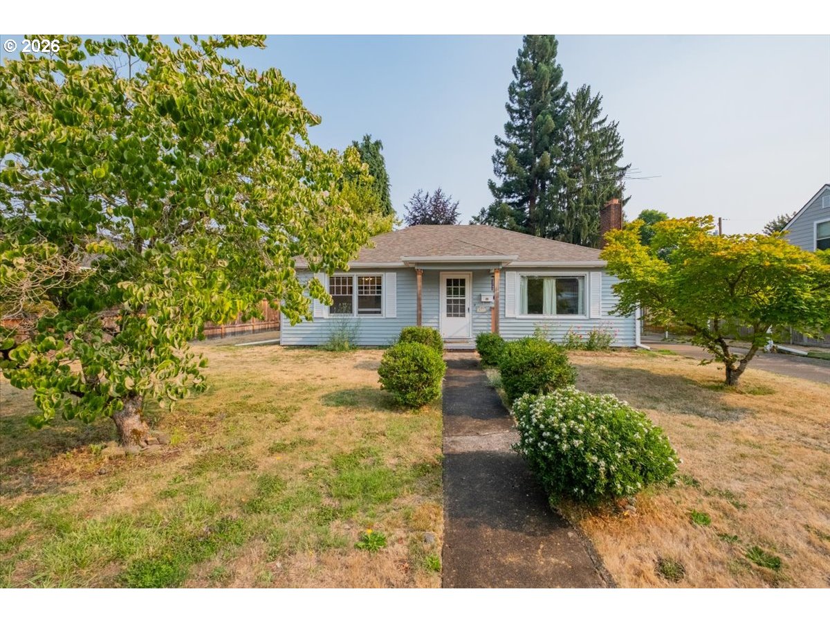 651 WAYNE DR Property Photo 1