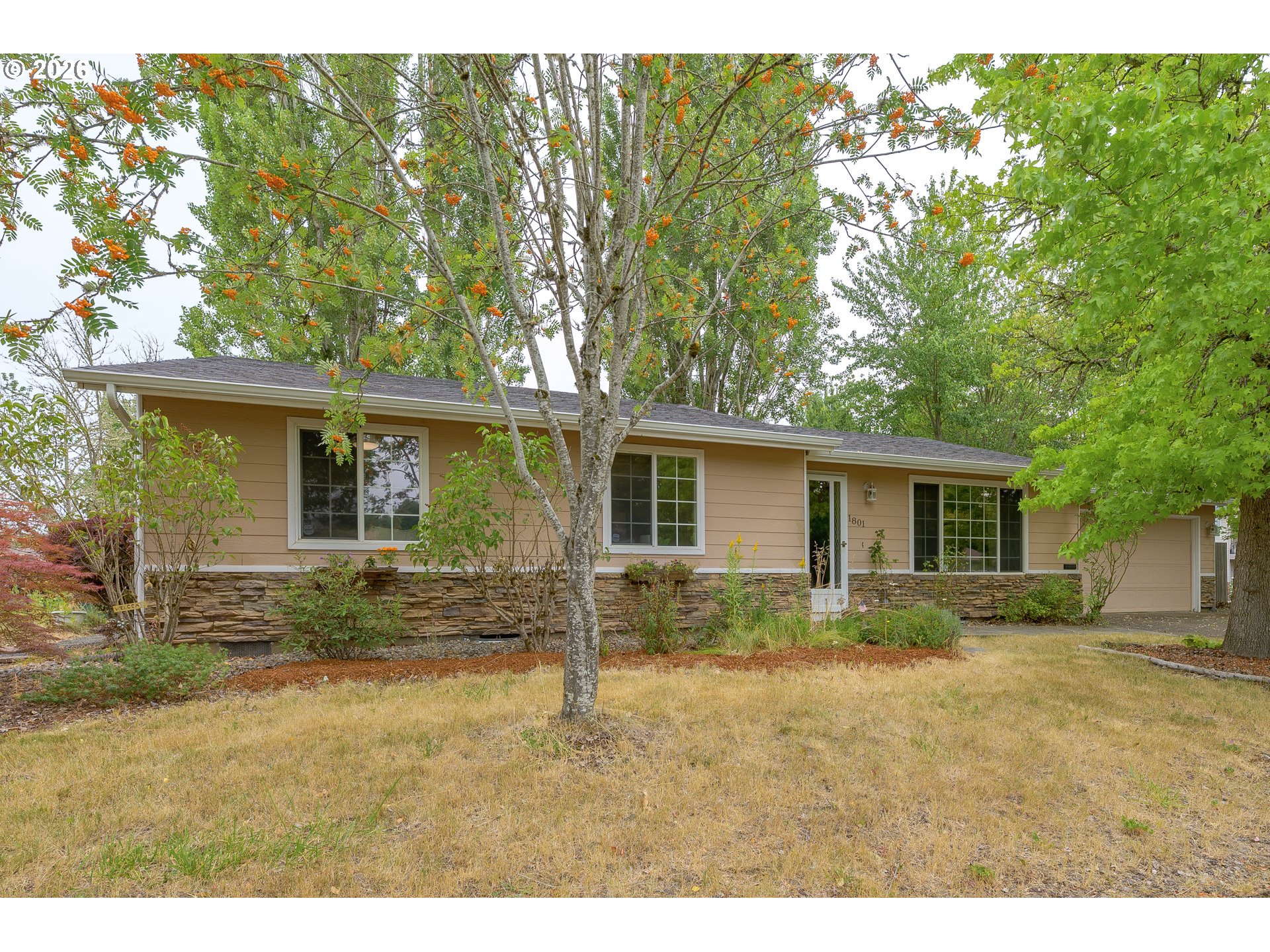 1801 SW TAMARACK ST Property Photo 1