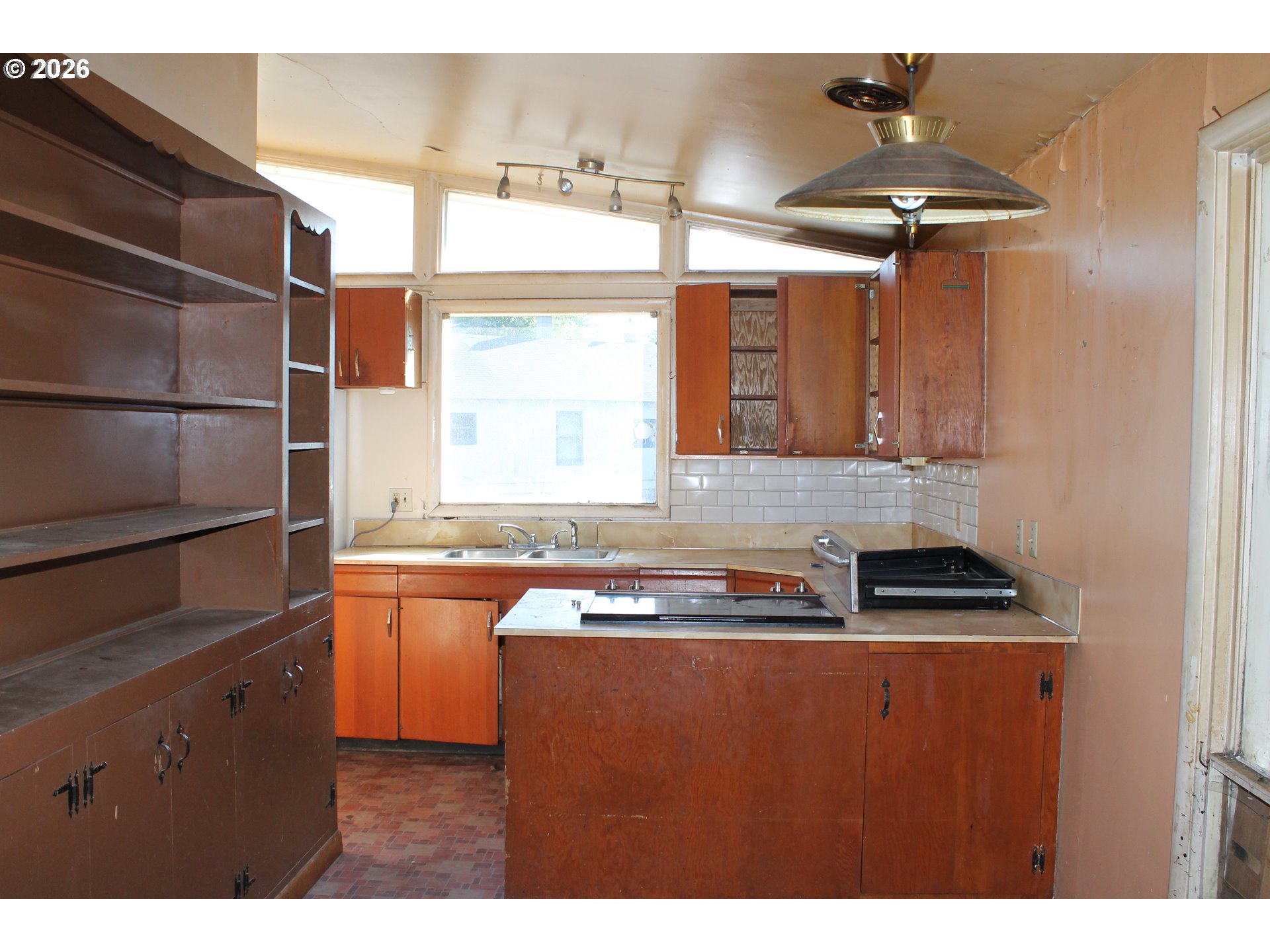 1740 Estes St Property Photo 2