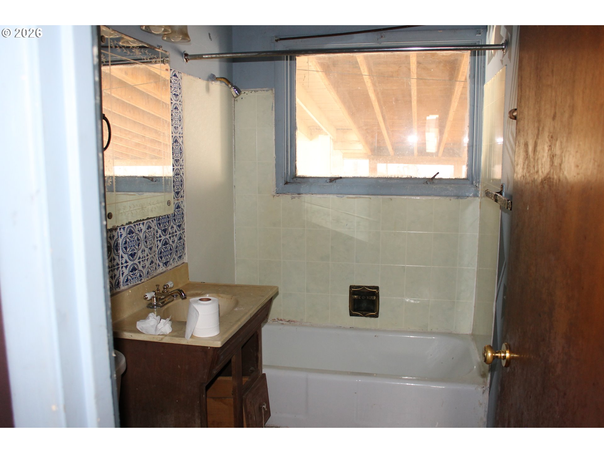 1740 Estes St Property Photo 5