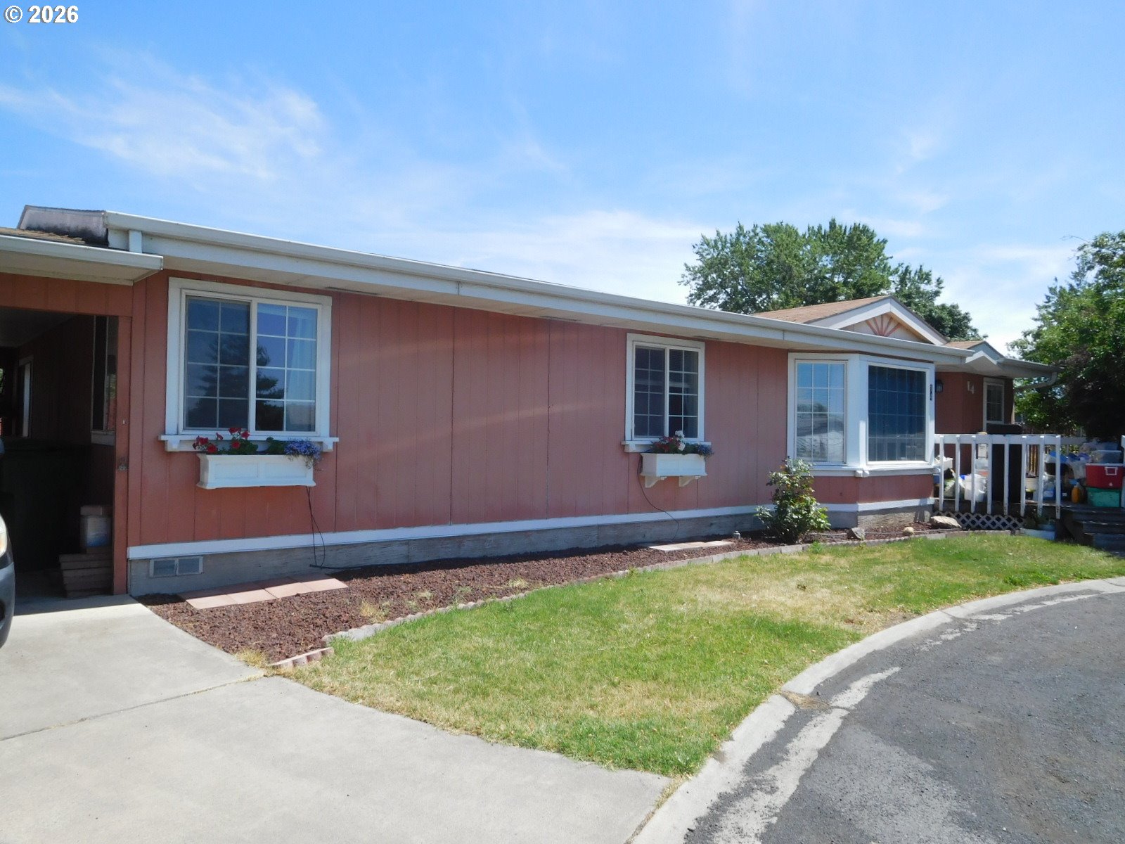 910 Cowl St 14 Property Photo 1