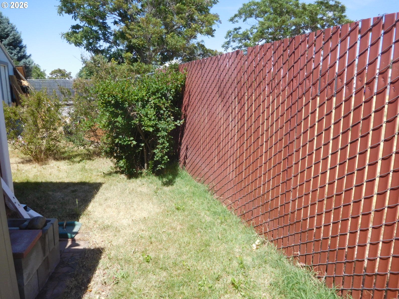 910 Cowl St 14 Property Photo 4