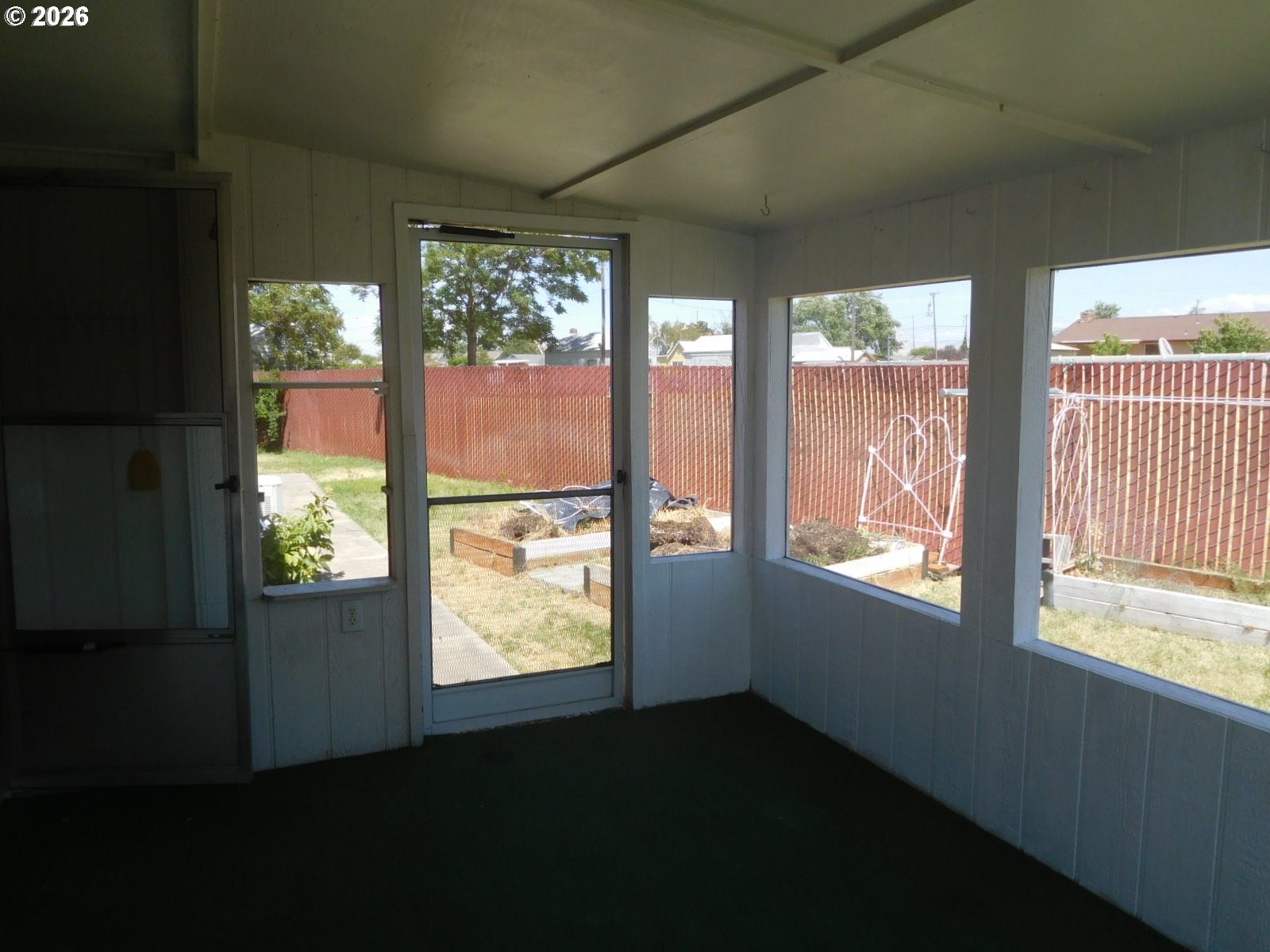 910 Cowl St 14 Property Photo 20